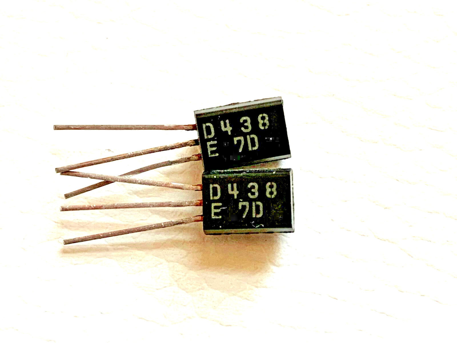 LOT OF 5 2SD438 NPN TO-92L 100V 0.7A SANYO