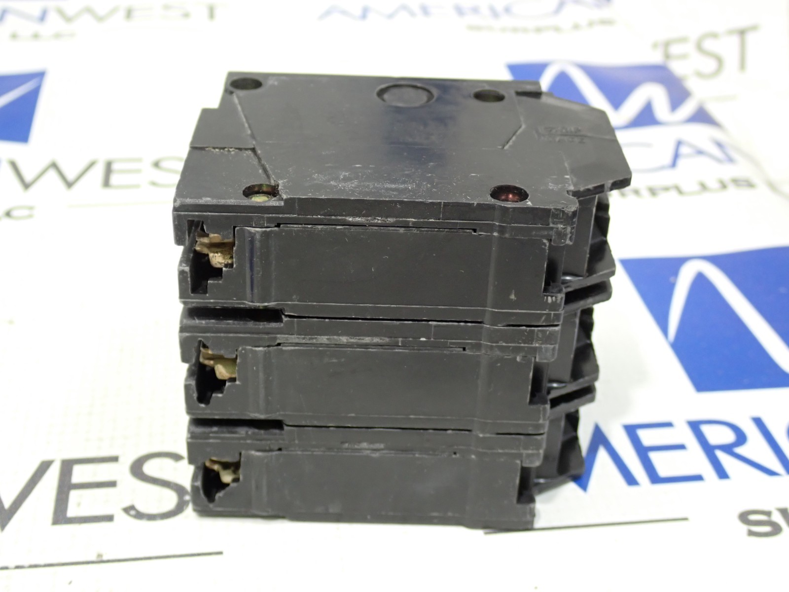 GE General Electric THQL32015 15 amp 3 pole plug in breaker 240 volt THQL chip