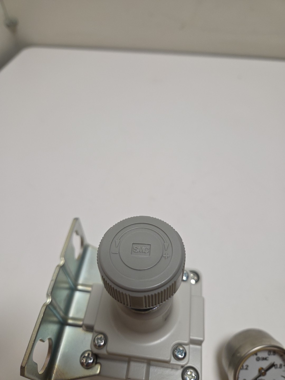 SMC IR3020-03BG Precision Air Regulator w/ Gauge & Bracket 0.01-0.8MPa