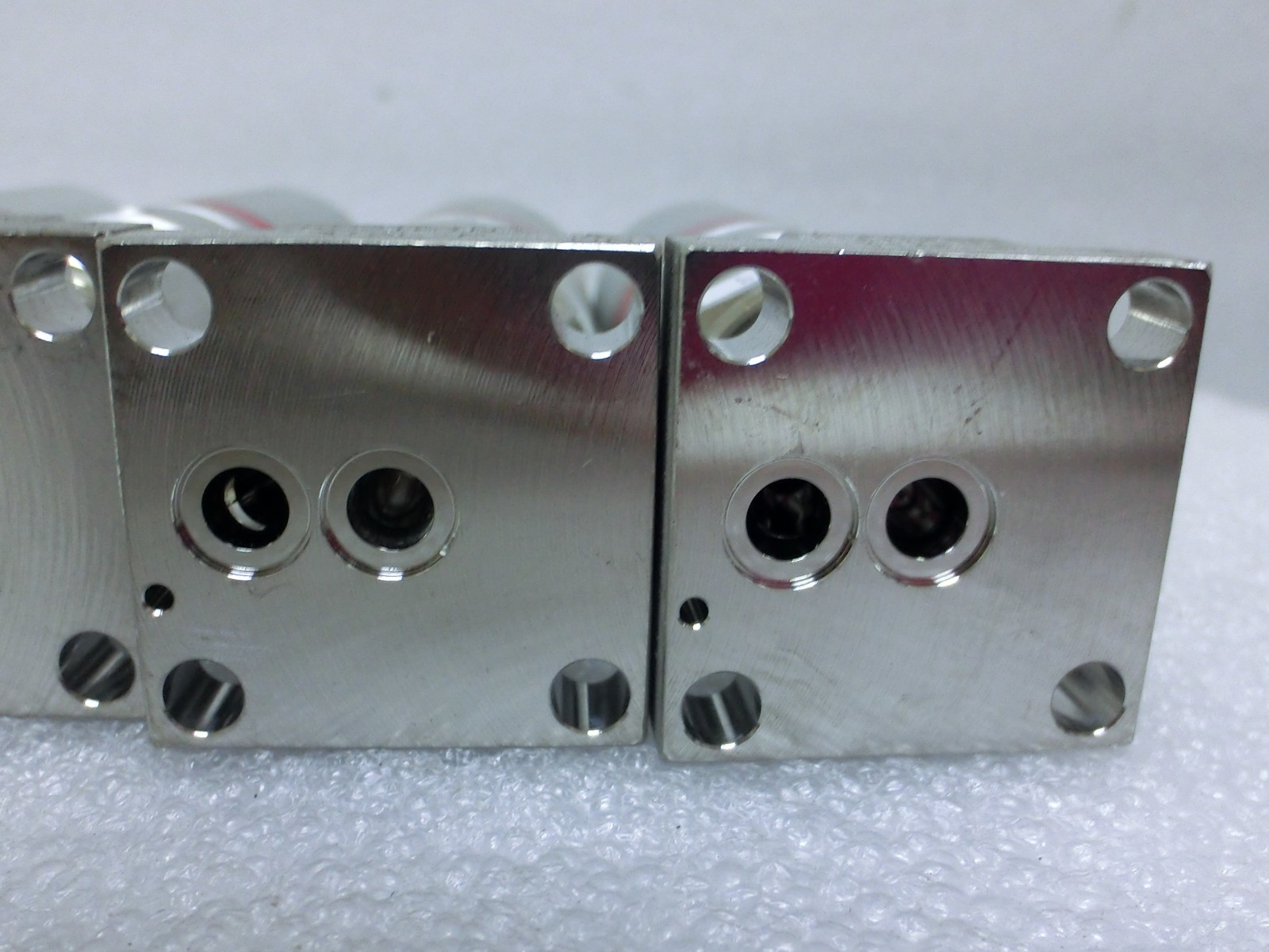 Lot of 7 Fujikin 401180 O.P. 0.5~0.6mPa N.C. Diaphragm Valve,Used,Jp~9931
