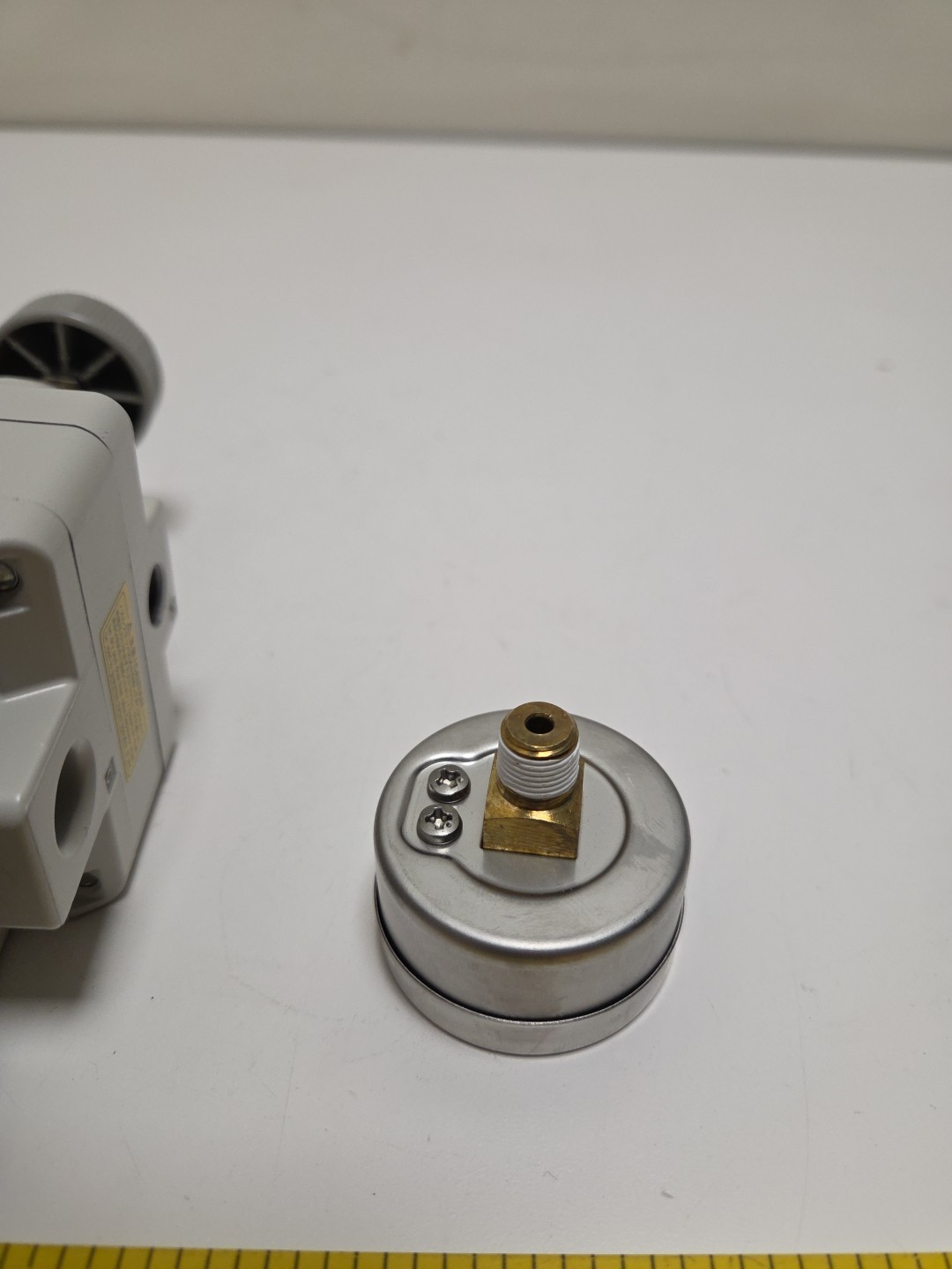 SMC IR3020-03BG Precision Air Regulator w/ Gauge & Bracket 0.01-0.8MPa