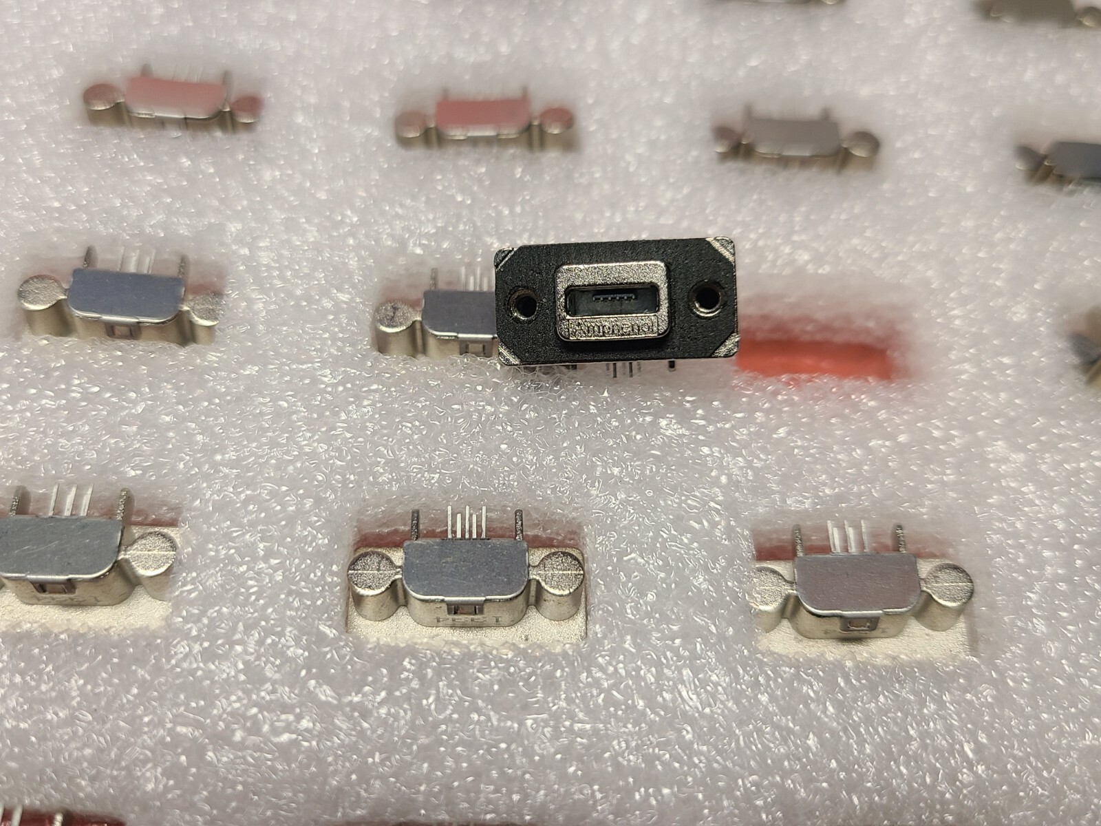 NEW AMPHENOL MICRO AB USB PCB MOUNT CONNECTOR MUSBK15230