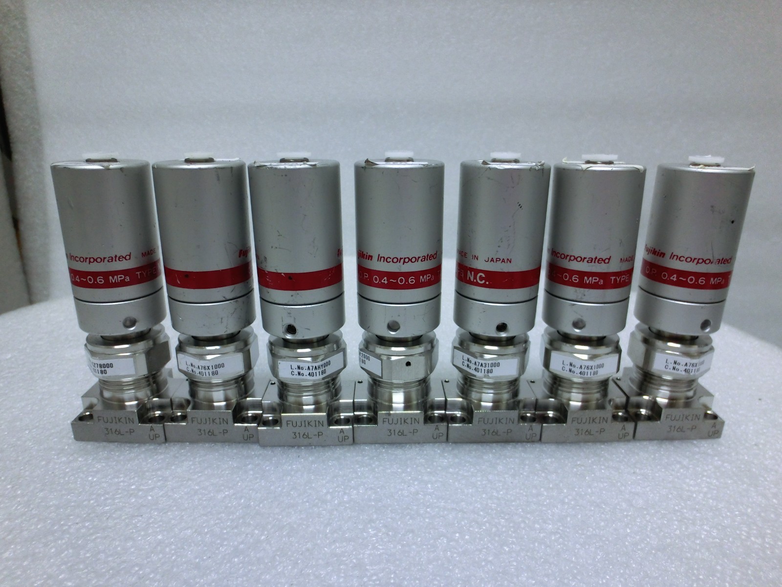 Lot of 7 Fujikin 401180 O.P. 0.5~0.6mPa N.C. Diaphragm Valve,Used,Jp~9931