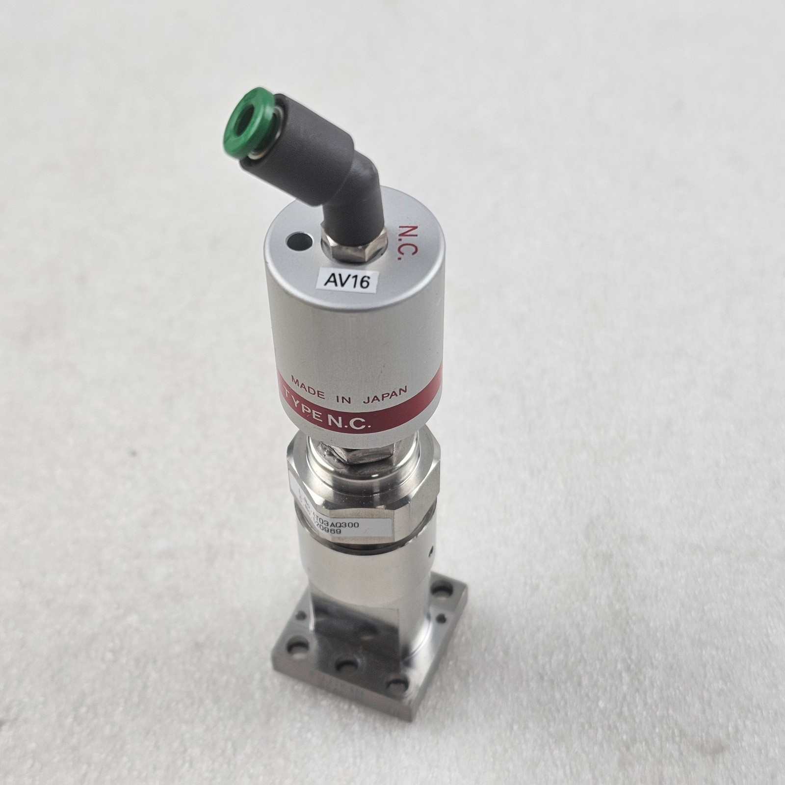 Fujikin Incorporated O.P. 0.5~0.6MPa TYPE N.C./ FUJIKIN316L-P / AT03AQ300
