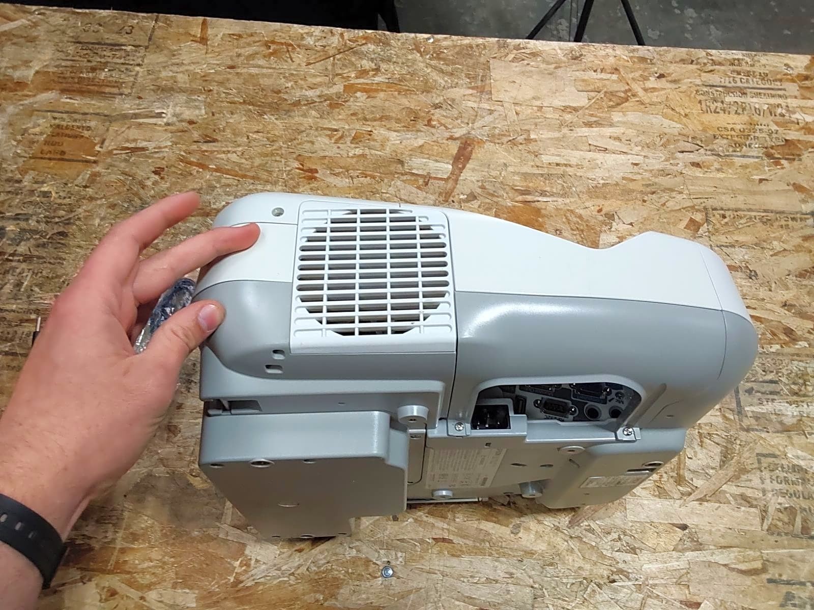 Epson BrightLink 585Wi H600A Interactive 3LCD Ultra Short Throw WXGA Projector