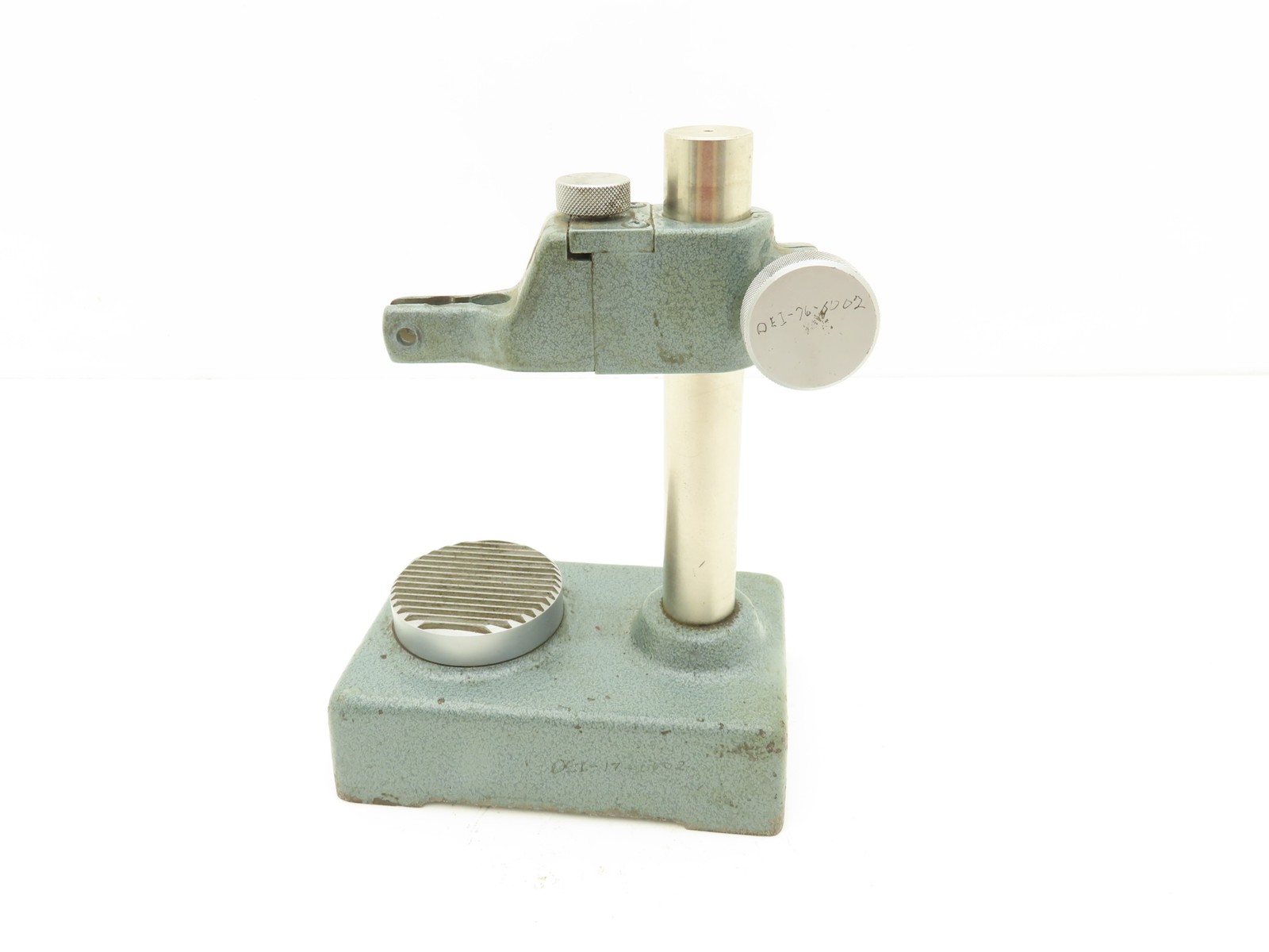 Mitutoyo 7003 Indicator Transfer Stand Serrated Anvil 6-3/8″H Post 3/8″ Stem