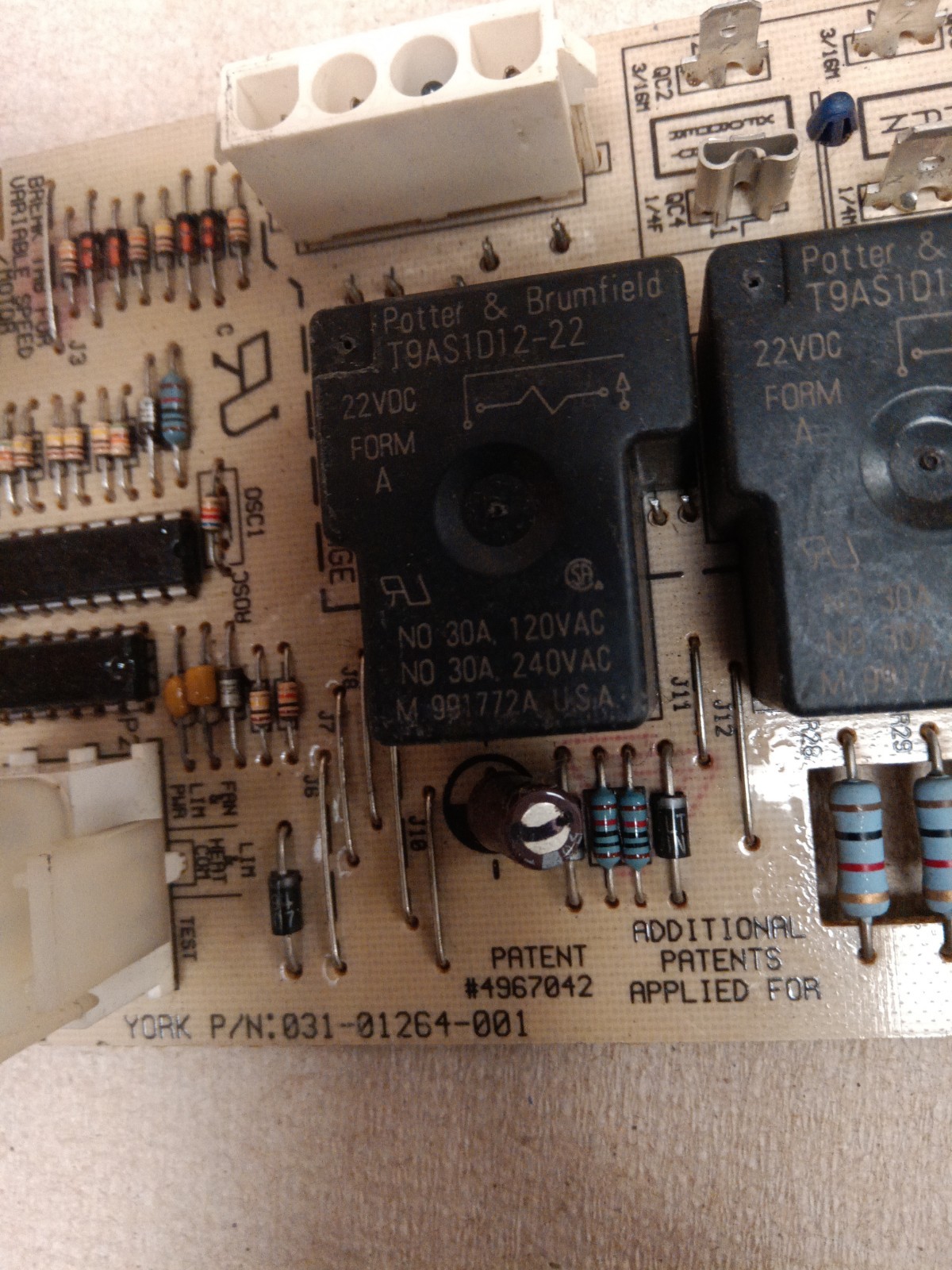 York Luxaire Coleman Furnace Control Circuit Board P/N 031-01264-001 – Inspected
