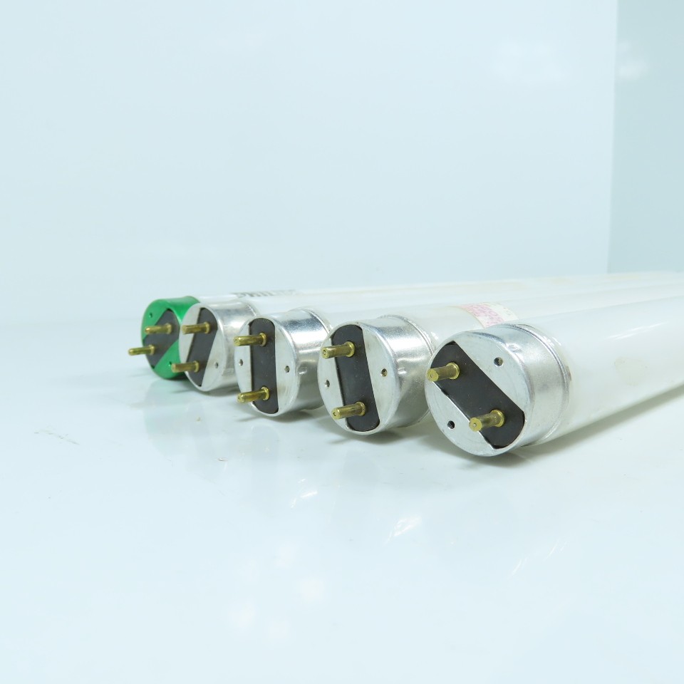 Philips F15T8/CW Fluorescent Light Bulbs 15W T8 Cool White 18″ Lot Of 5