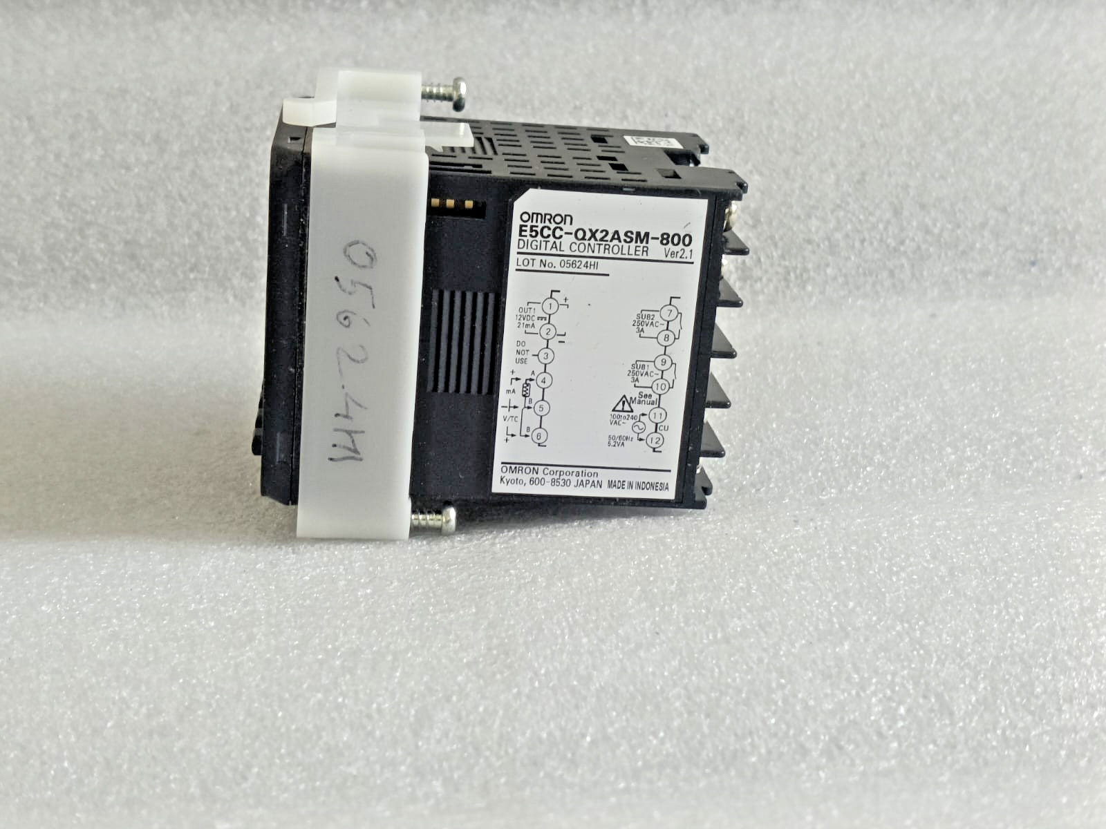 OMRON E5CC-QX2ASM-800 DIGITAL CONTROLLER