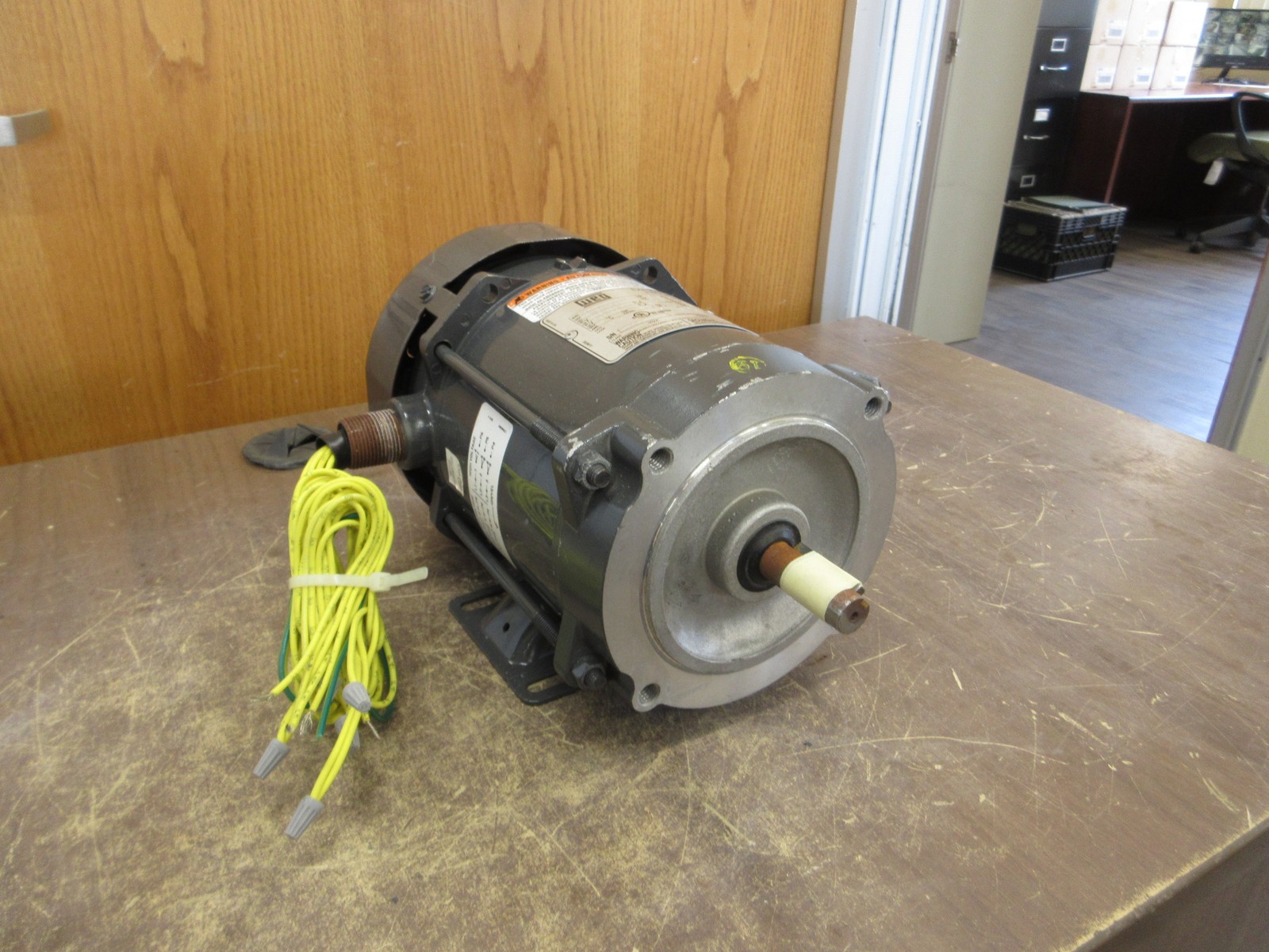 WEG Explosion Proof Motor .7536XS3E56C 0.75/0.50HP 3600RPM 60/50Hz Used