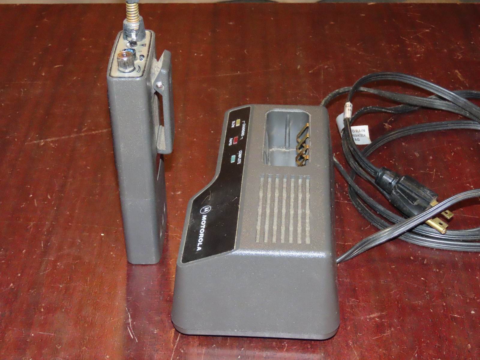 Motorola EXPO Portable Radio Handie Talkie With Charger untested