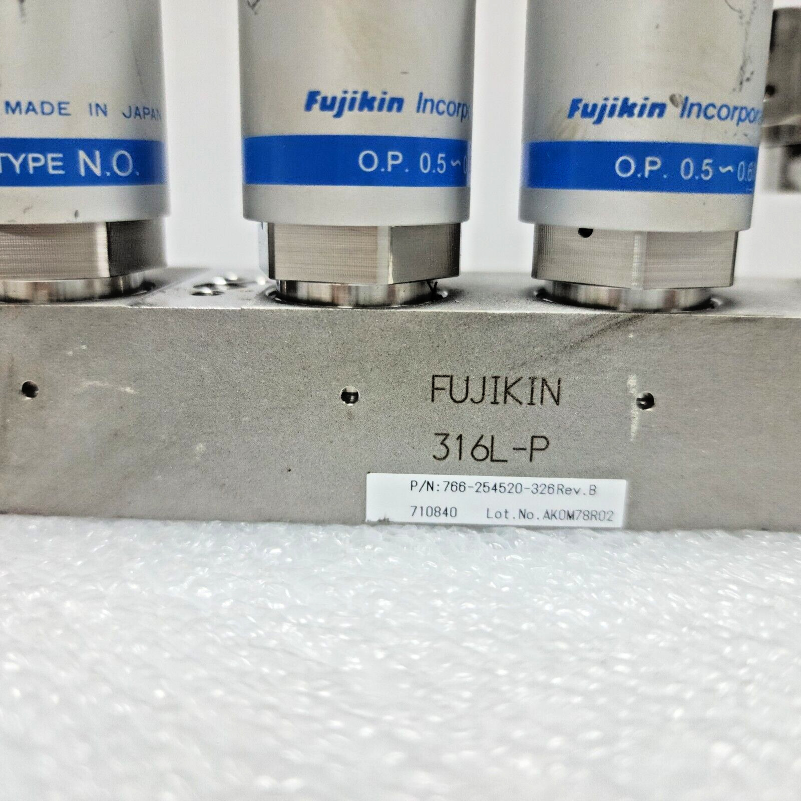 Lam 766-254520-326 Rev B, 4xFujikin 0.5~0.6 MPa Type N.O Assembly Valve, 97139