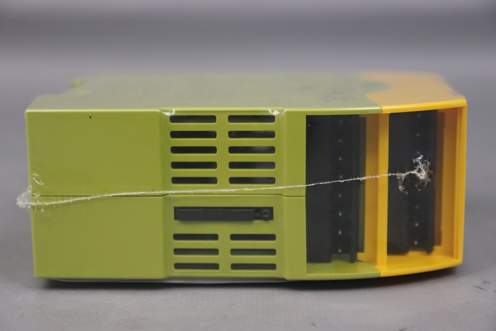 Pilz PNOZ mm0p Compact Control Base Module 772000 24VDC 12W Unused Original Packaging