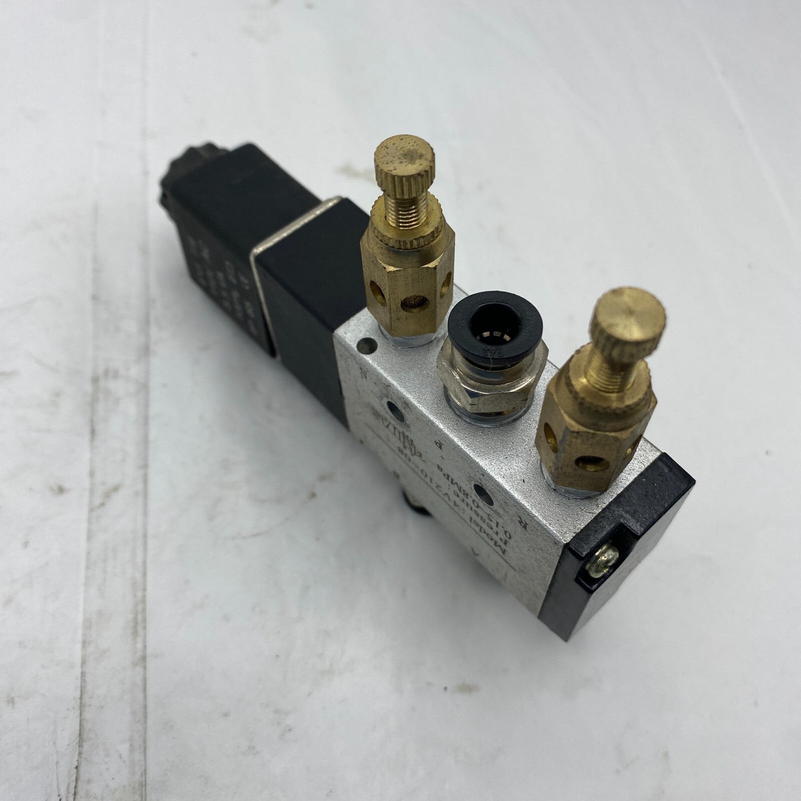 AirTac 4V210-08 Solenoid Pneumatic Air Valve 0.15-0.8MPa