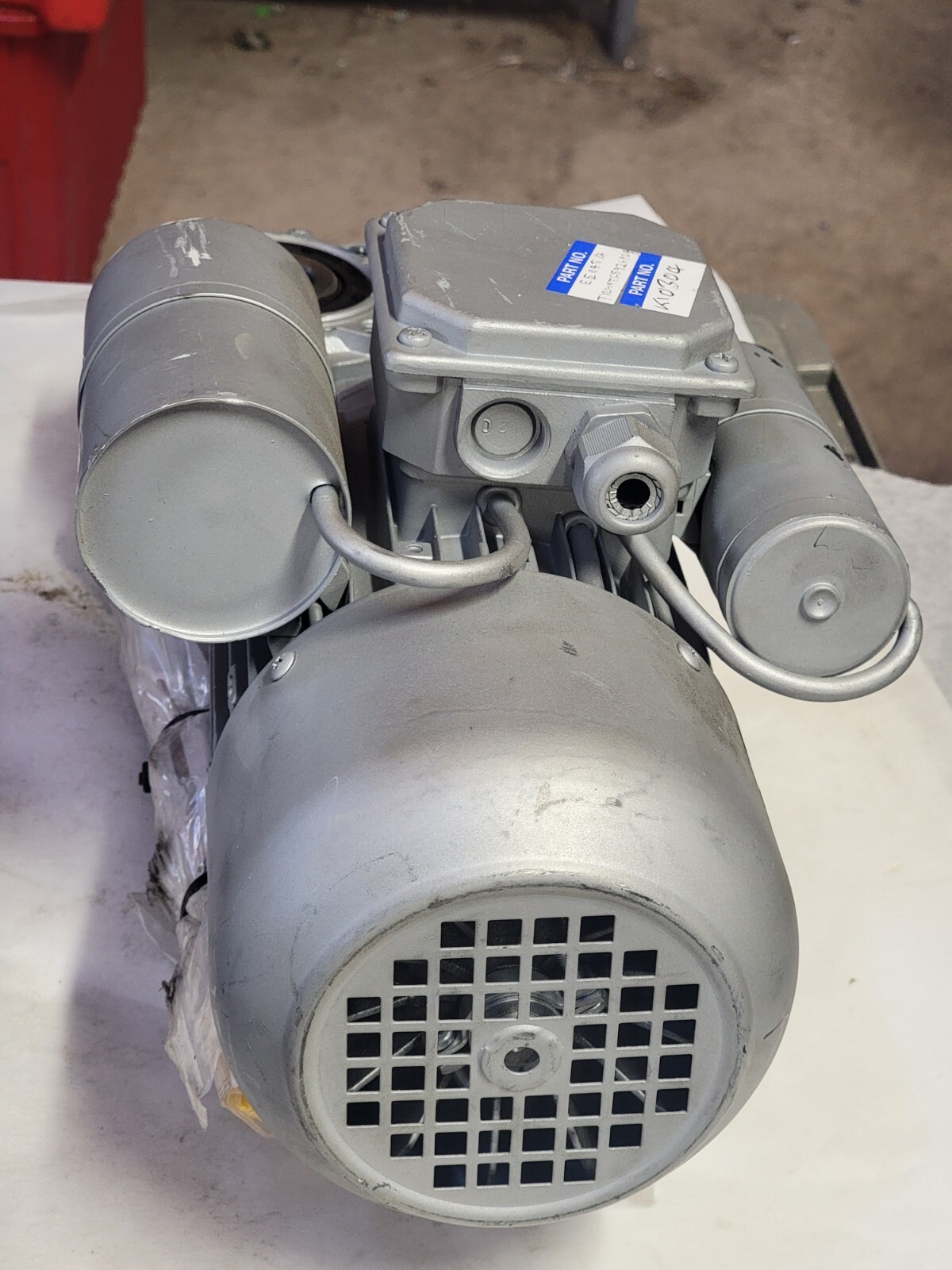 Lenze MDC71C4 0.5 HP .37kW AC Gearmotor/ Right Angle hollow w/ shaft NOS