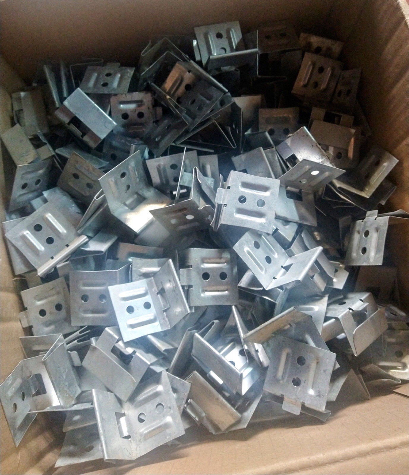100ct Box of 1 ½” Snap-Lock Standing Seam Metal Roof Panel Clips – 26 gauge