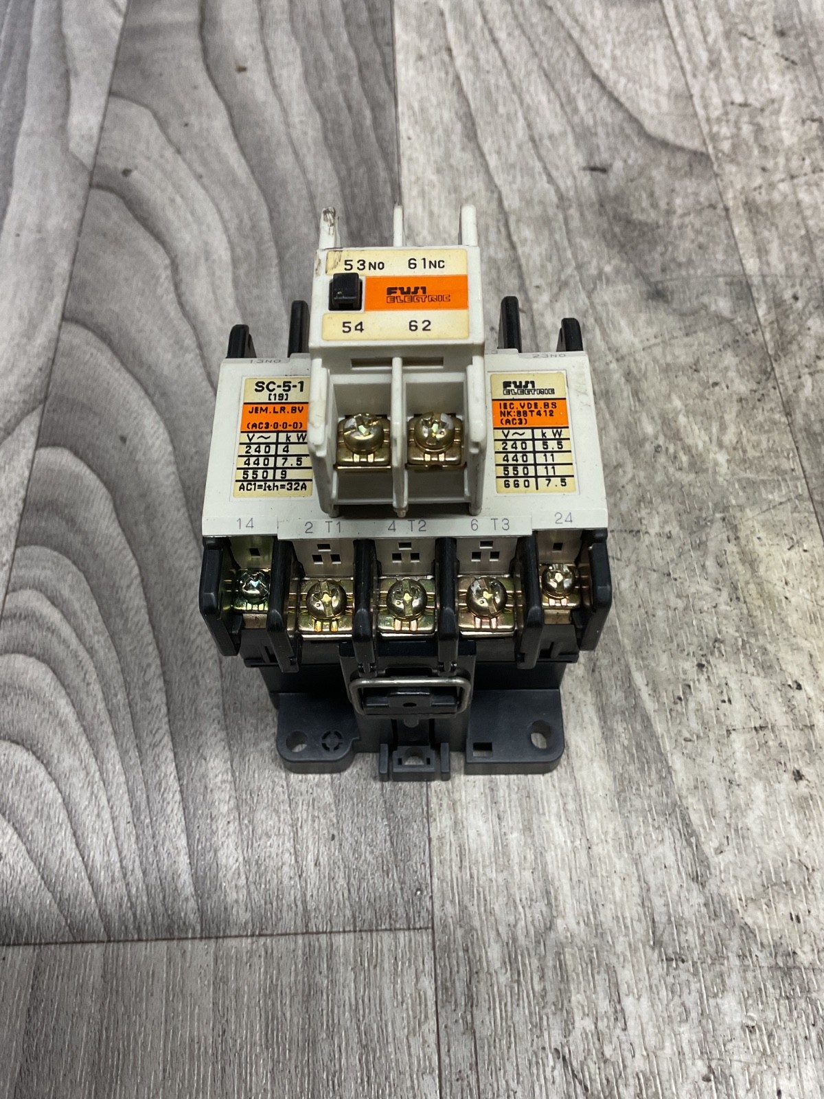 Fuji Electric SC-5-1 / SC51 Contactor 100/110V 60hz Coil #4020X106