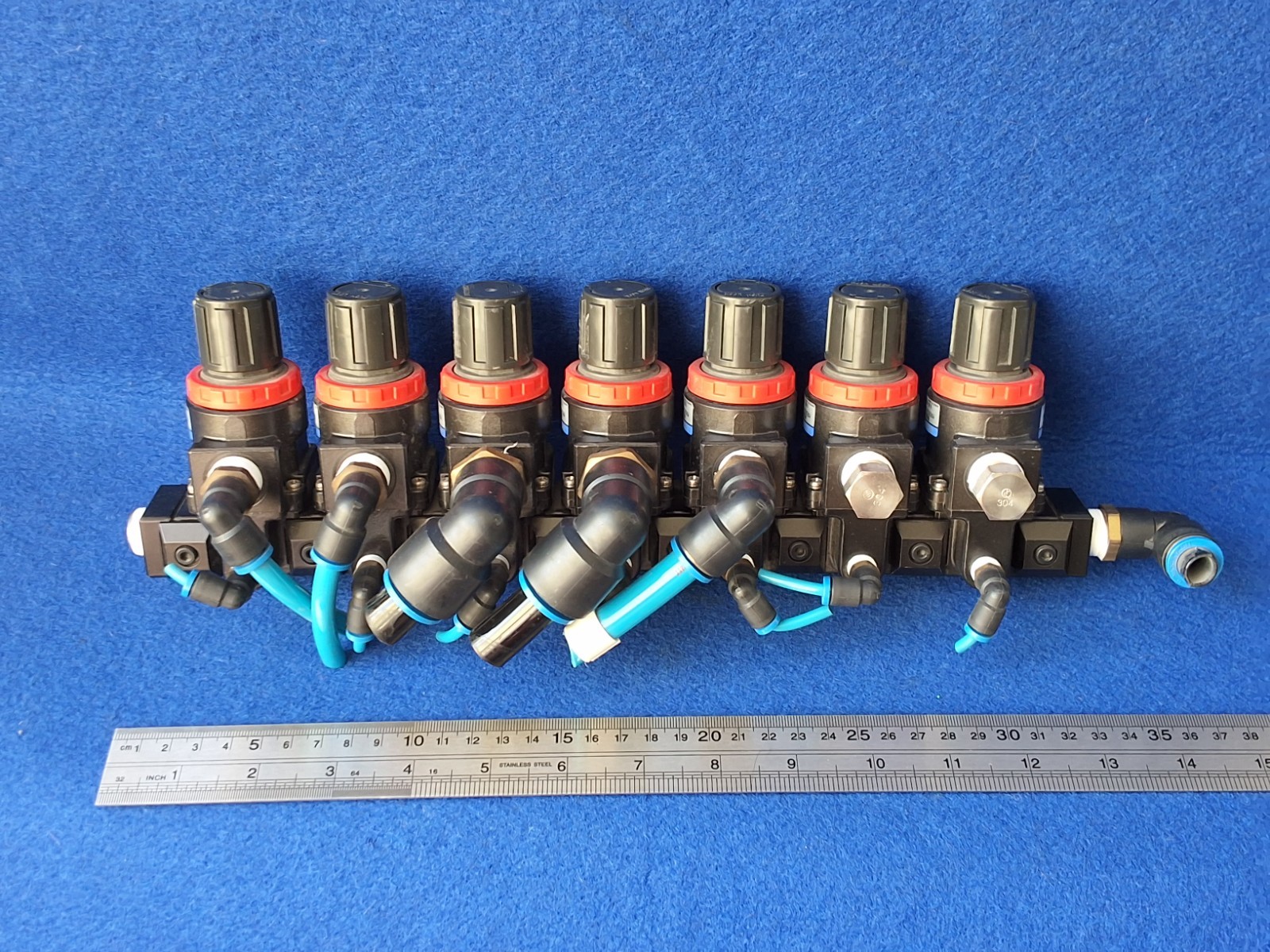 Koganei R300M7AS3-28W Regulator MR303-03-28W 0.05-0.25MPa 7-Port Manifold.