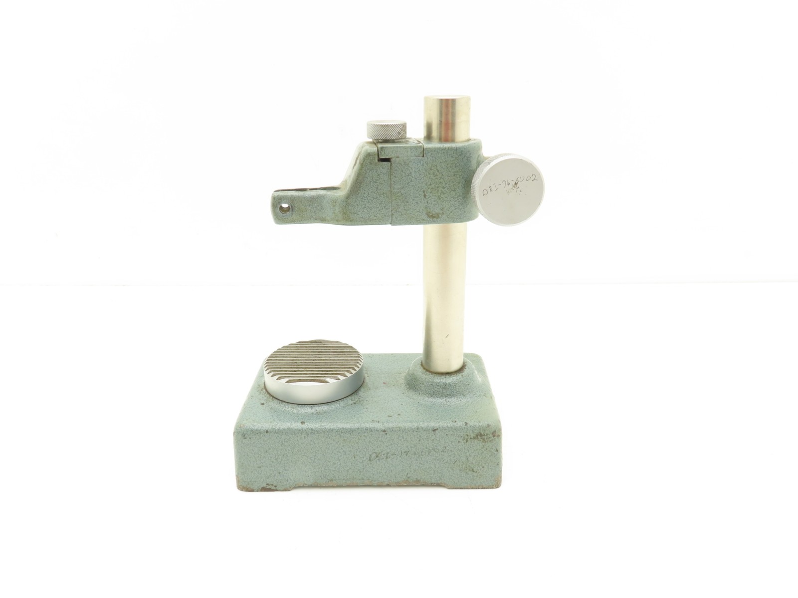 Mitutoyo 7003 Indicator Transfer Stand Serrated Anvil 6-3/8″H Post 3/8″ Stem