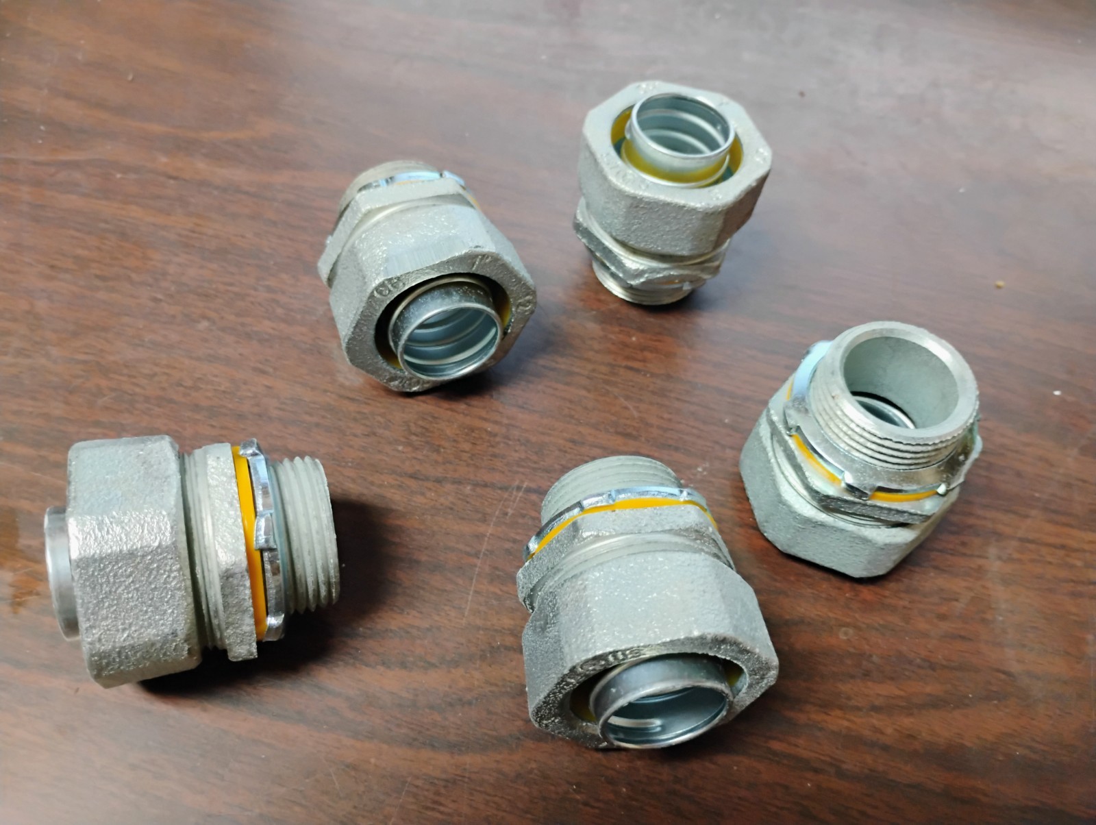 EATON LT100 1″ LIQUID-TIGHT STRAIGHT CONNECTORS MALLEABLE IRON NEW BOX OF 5 EACH
