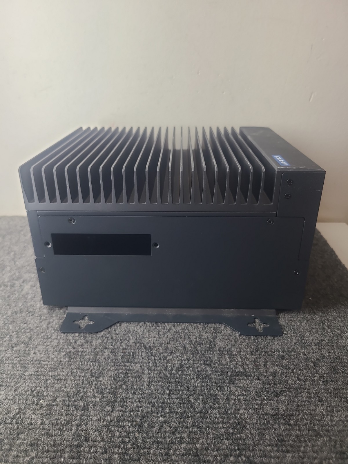 ADVANTECH MIC-770 V3 COMPACT FANLESS SYSTEM W/ MIC-75M20 i-MODULE SSD 256GB