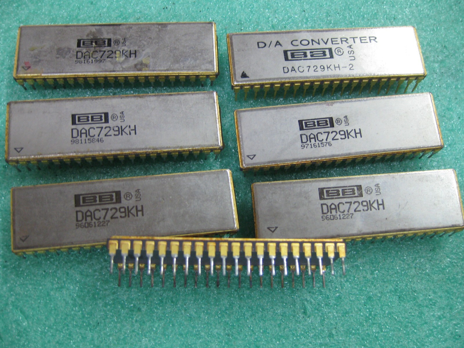 1x DAC729KH Ultra-High Resolution 18-BIT DIGITAL-TO-ANALOG CONVERTER