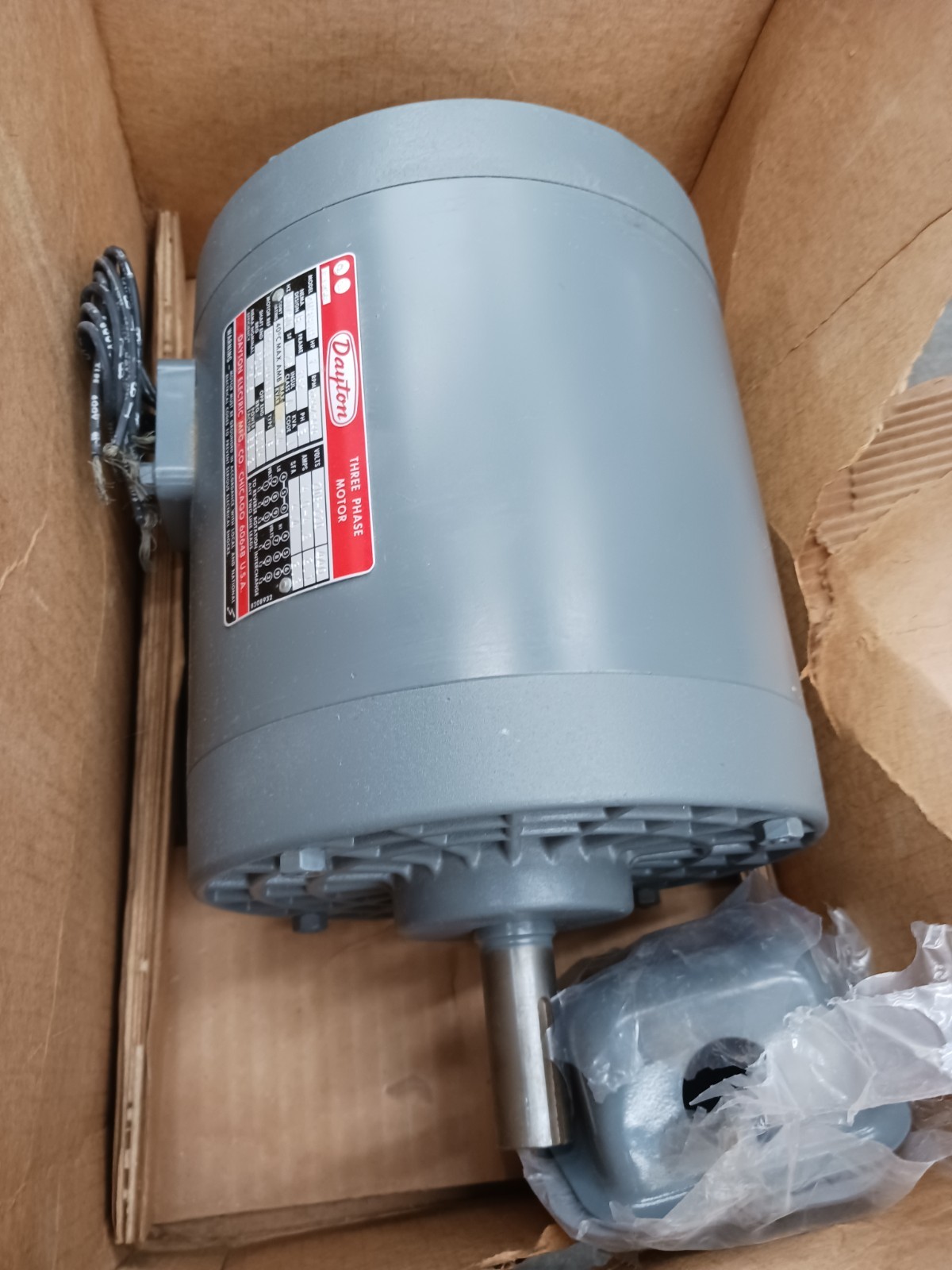 New Dayton 1 HP Ac Electric Motor 182 Frame 1740 Rpm 208-220/440 Vac ODP
