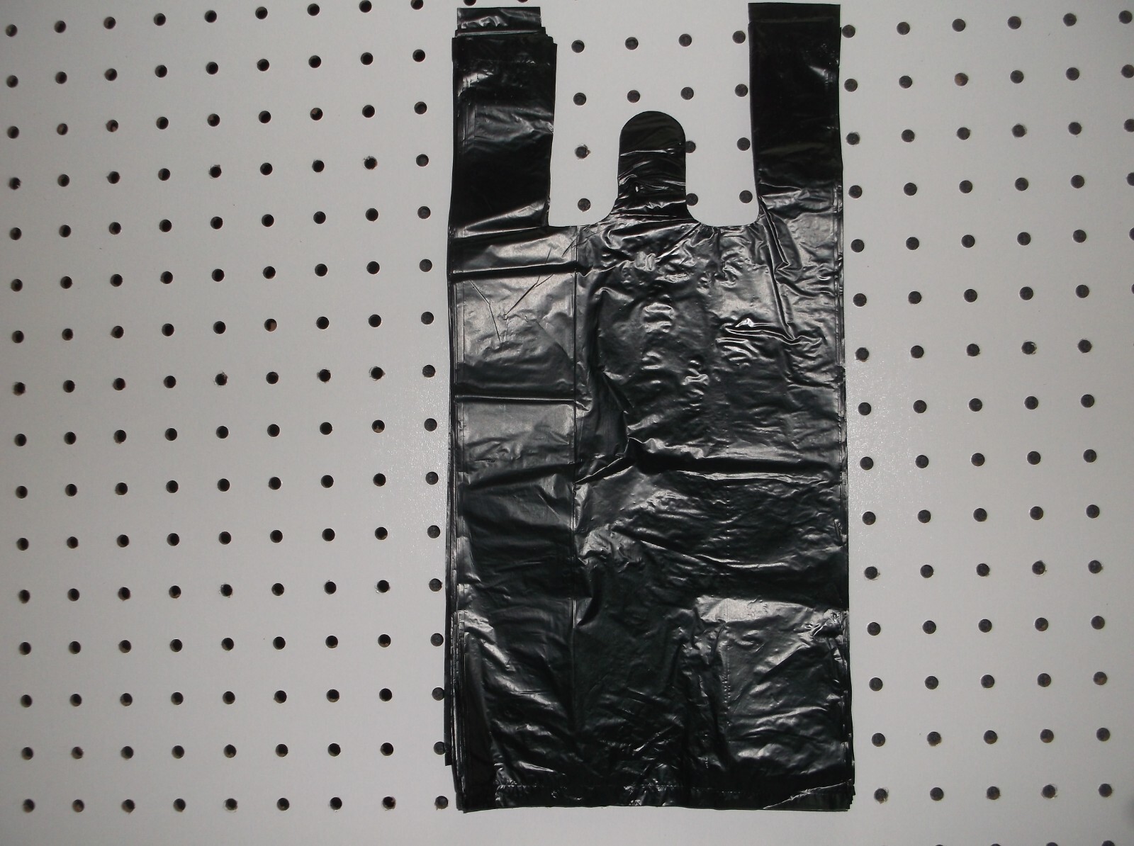 31 ct, PLASTIC SHOPPING BAGS , T SHIRT TYPE, GROCERY ,BLACK SMALL SIZE BAGS.