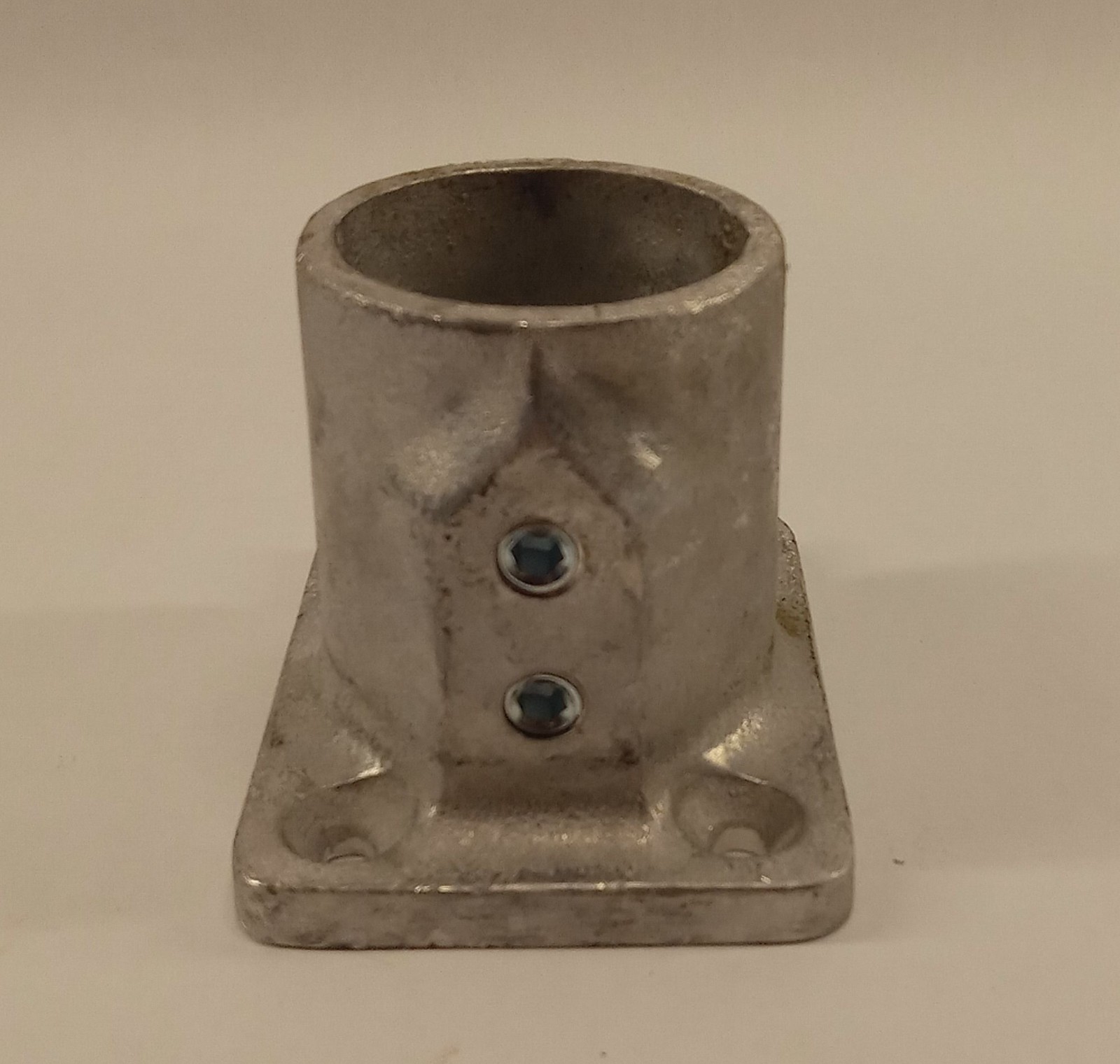 1 NEW UNBRANDED 150-S-PC RECTANGULAR BASE ¼” FLANGE NNB *MAKE OFFER*