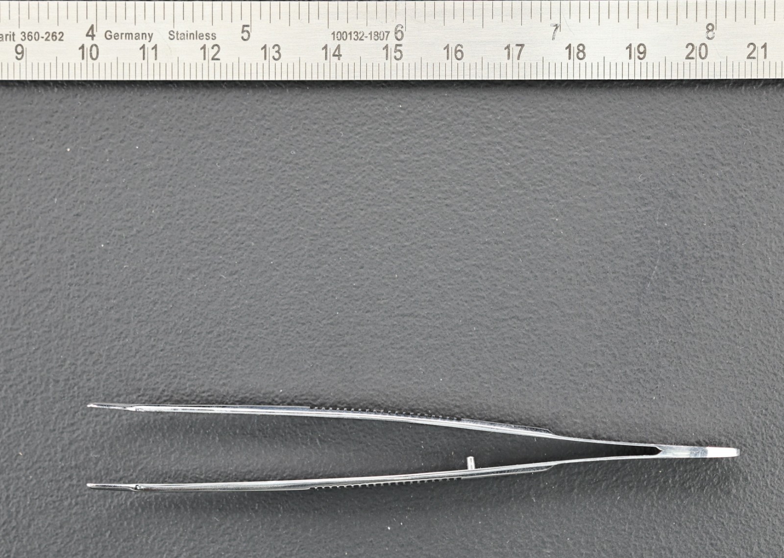 Storz E-1890 Nugent Utility Forceps, Smooth, Angled 45°, 10mm Jaws, 107mm