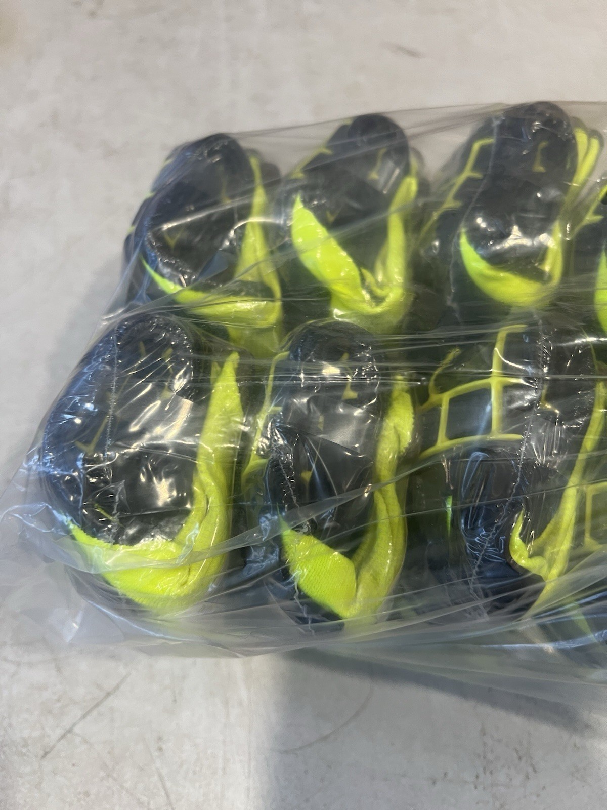 12 Pack HexArmor Helix 3006 TouchScreen Gloves – w/ ExoSkeleton. Size: 10/XL