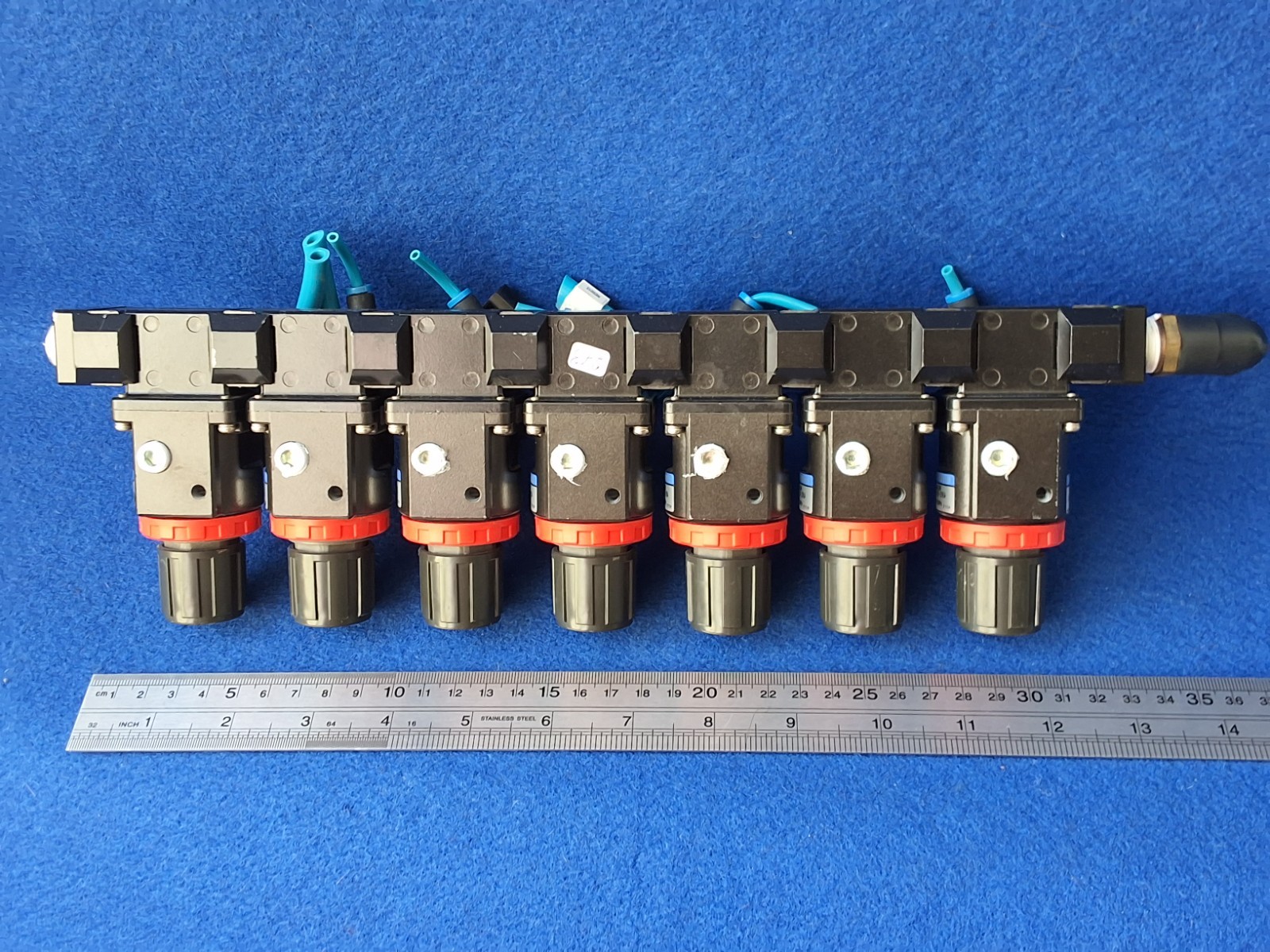 Koganei R300M7AS3-28W Regulator MR303-03-28W 0.05-0.25MPa 7-Port Manifold.