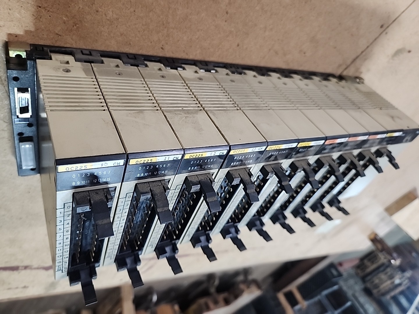 Omron C200HW-BI101-V1 PLC Module /w 10 Modules + psu PA204S OC225 OC224 IA122