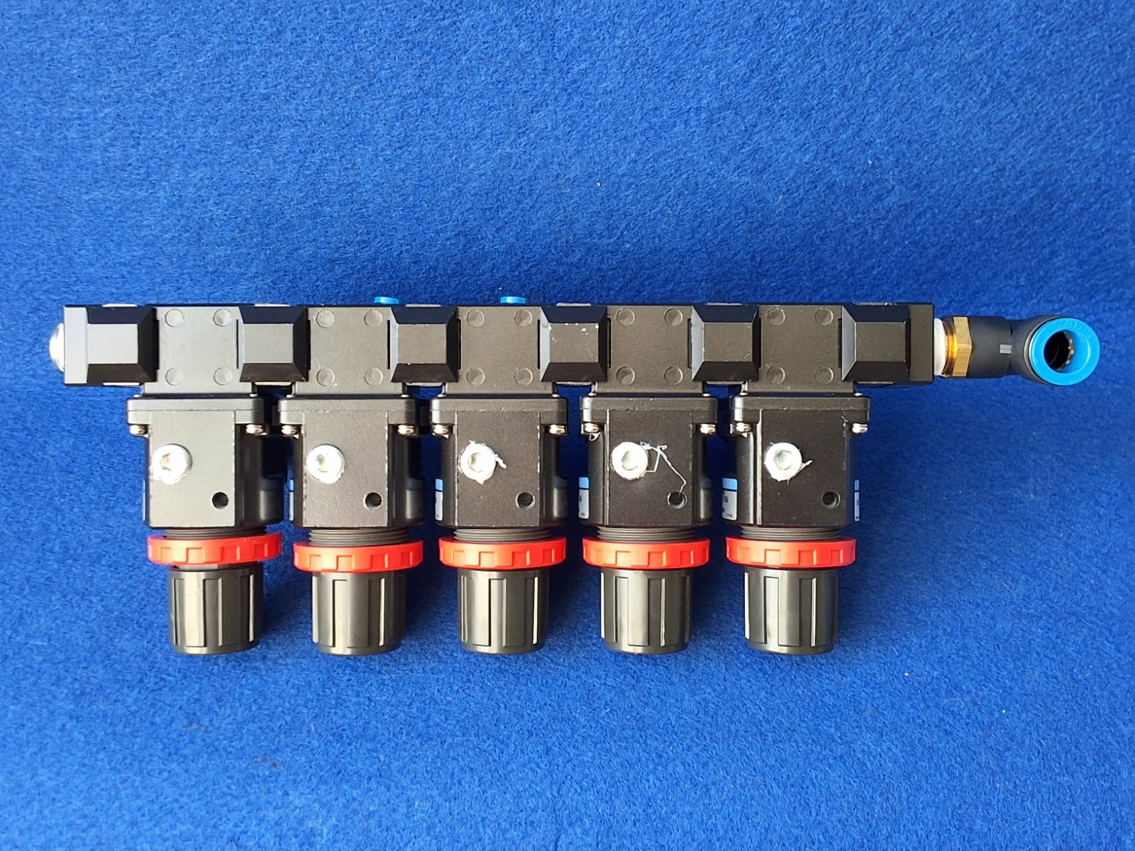 Koganei R300M5AS3-28W Regulator MR303-03-28W 0.05-0.25MPa 5-Port Manifold.