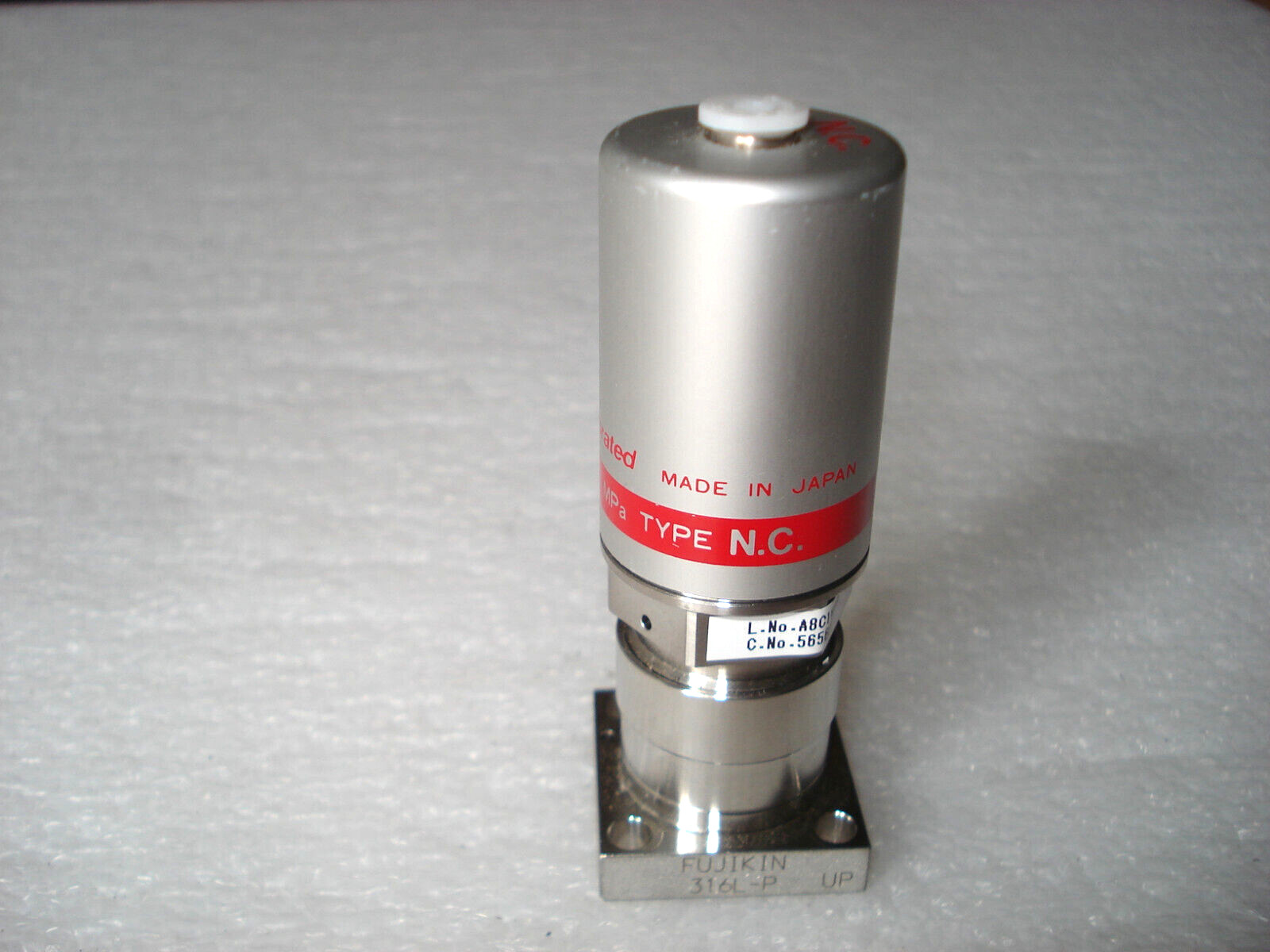 FUJIKIN DIAPHRAGM VALVES, TYPE N.C., O.P. 0.5~0.6MPA 565601