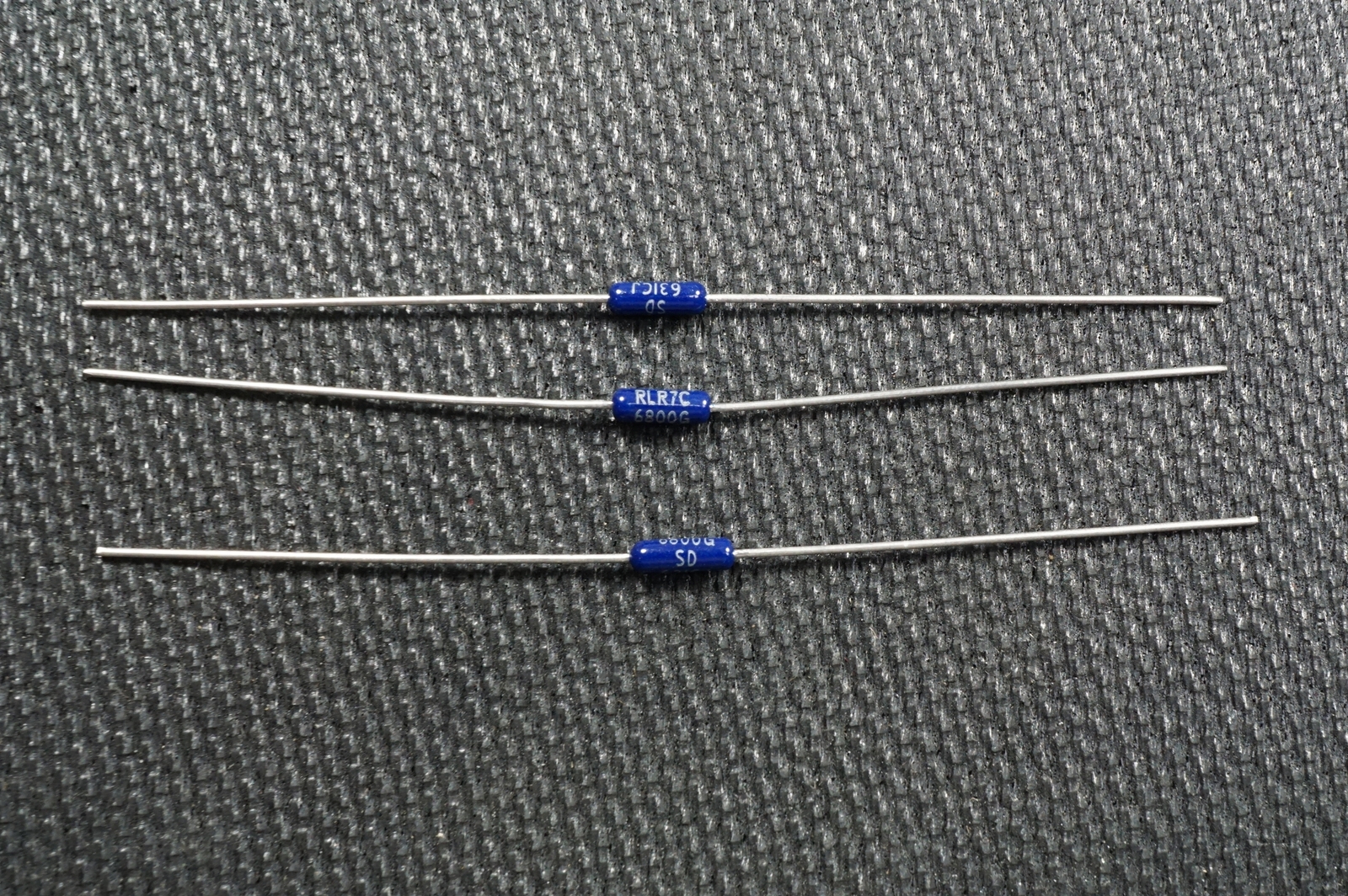 Lot of 3 RLR07C6800GS Vishay Metal Film Resistor 680 Ohm 2% 250mW 1/4W Axial