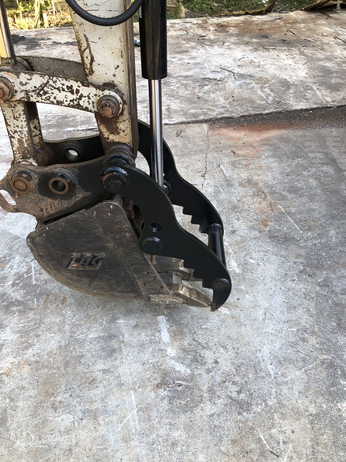 Takeuchi TB135 TB035 Pin On Hydraulic Thumb Clamp Grapple Kit
