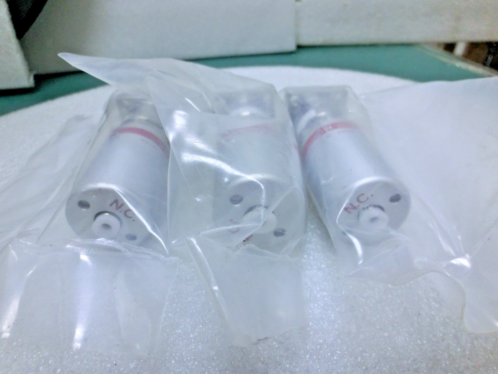 Lot of 3 Fujikin 708223 Lam 766-197844-310 Rev C O.P. 0.5~0.6mPa N.C. Valve~9929