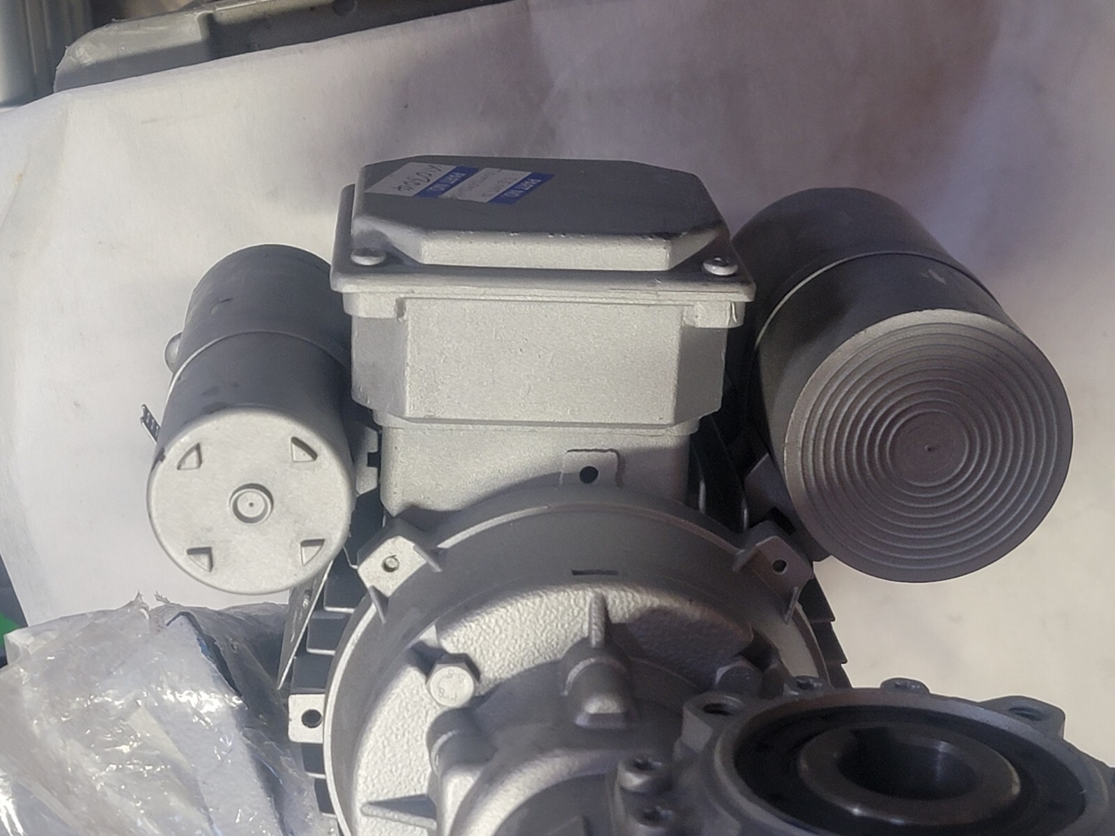 Lenze MDC71C4 0.5 HP .37kW AC Gearmotor/ Right Angle hollow w/ shaft NOS