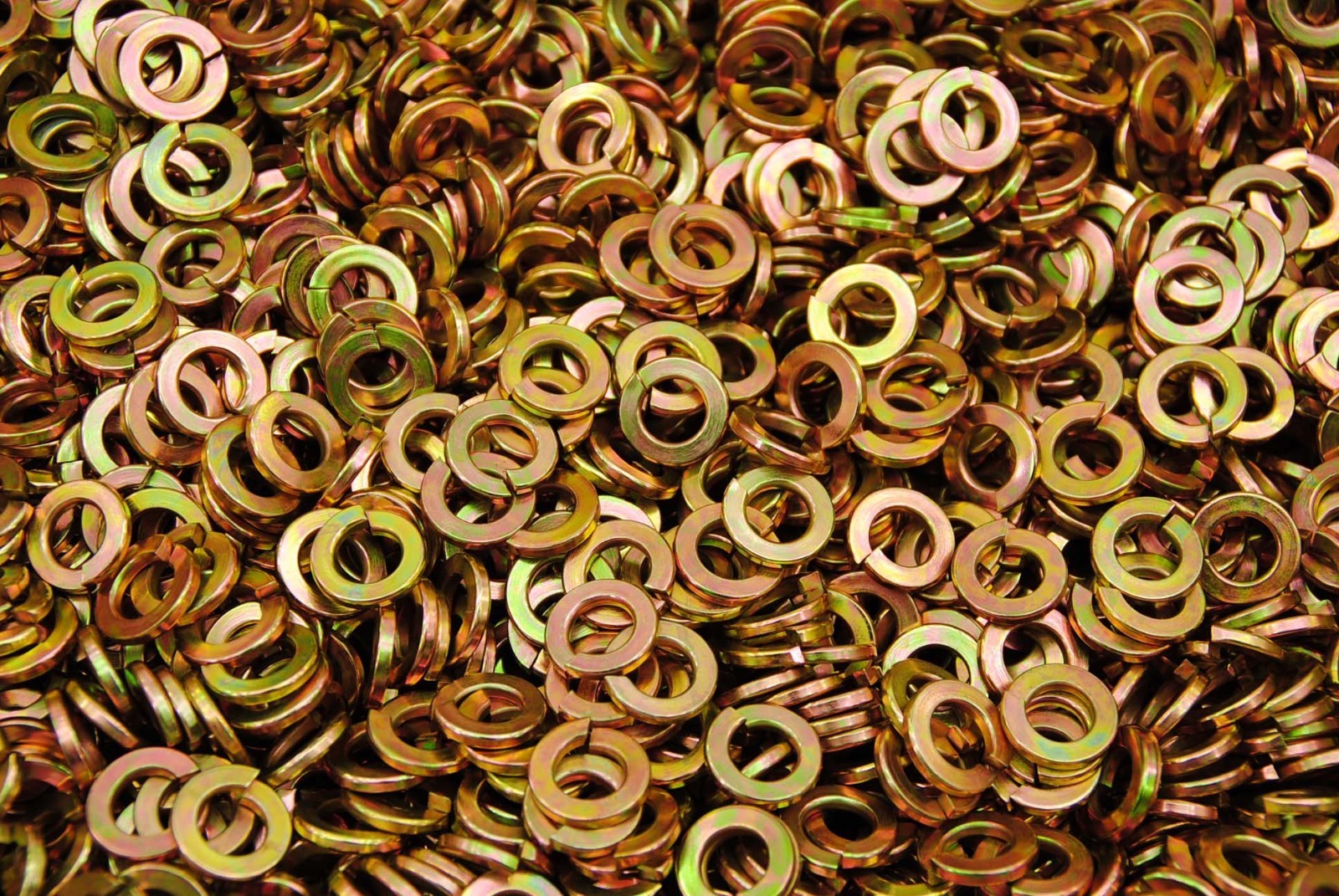 (500) Alloy 3/8″ Split Lock Washers – Yellow Zinc Plated