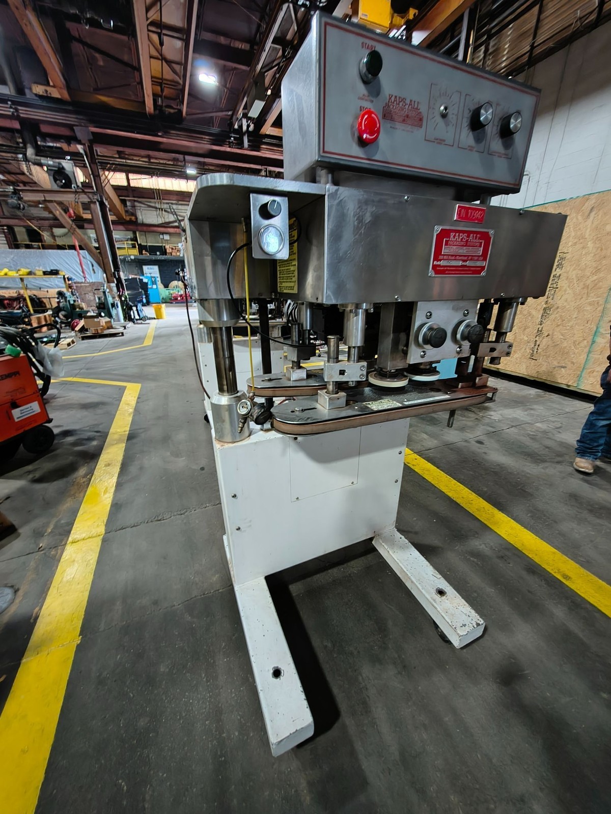 KAPS-ALL 4 SPINDLE CAPPING/RETORQUER MACHINE F-4 MODEL