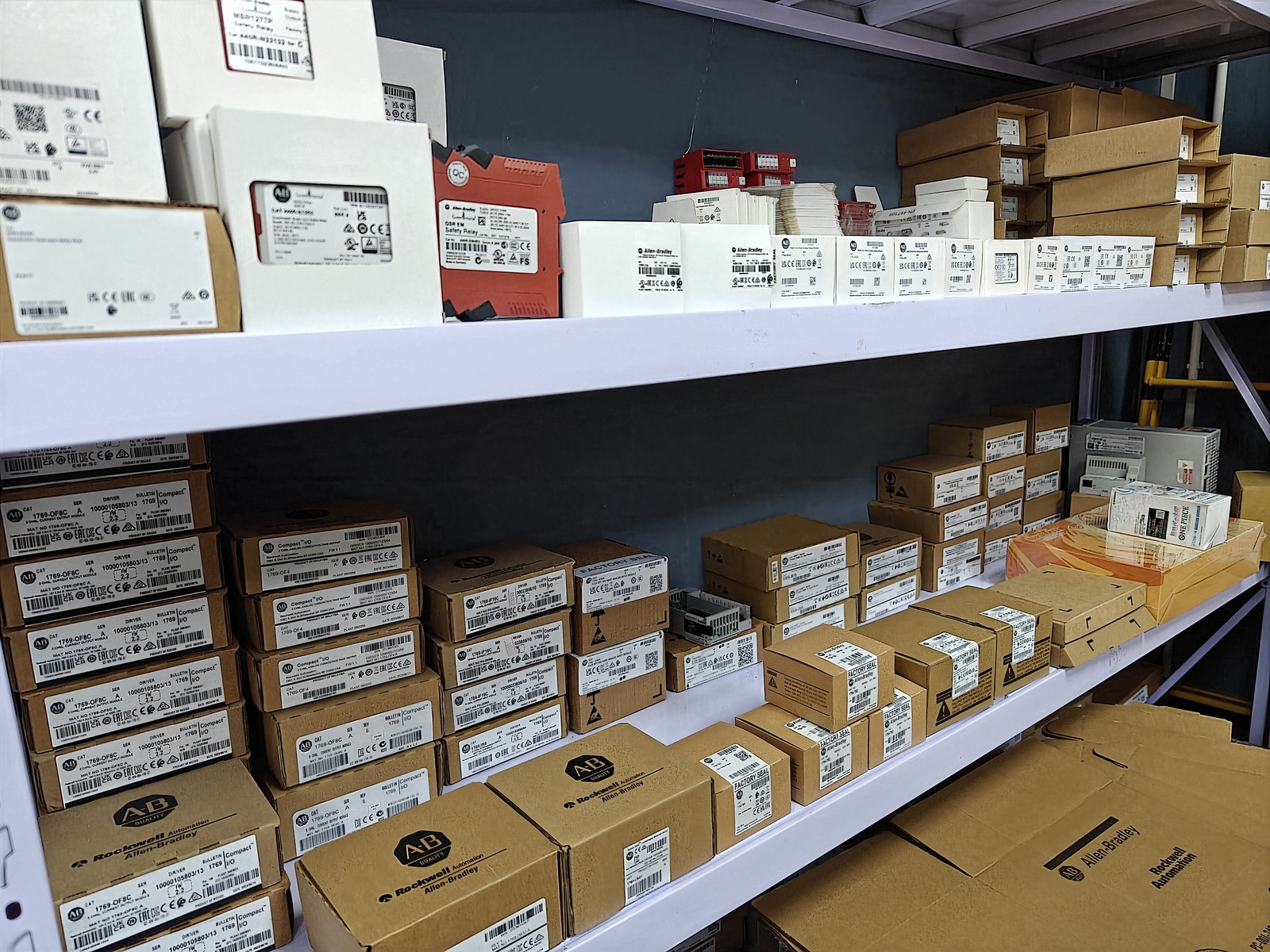 AB 2711-T5A8L1 PanelView Standard Terminal Free Shipping 2711T5A8L1