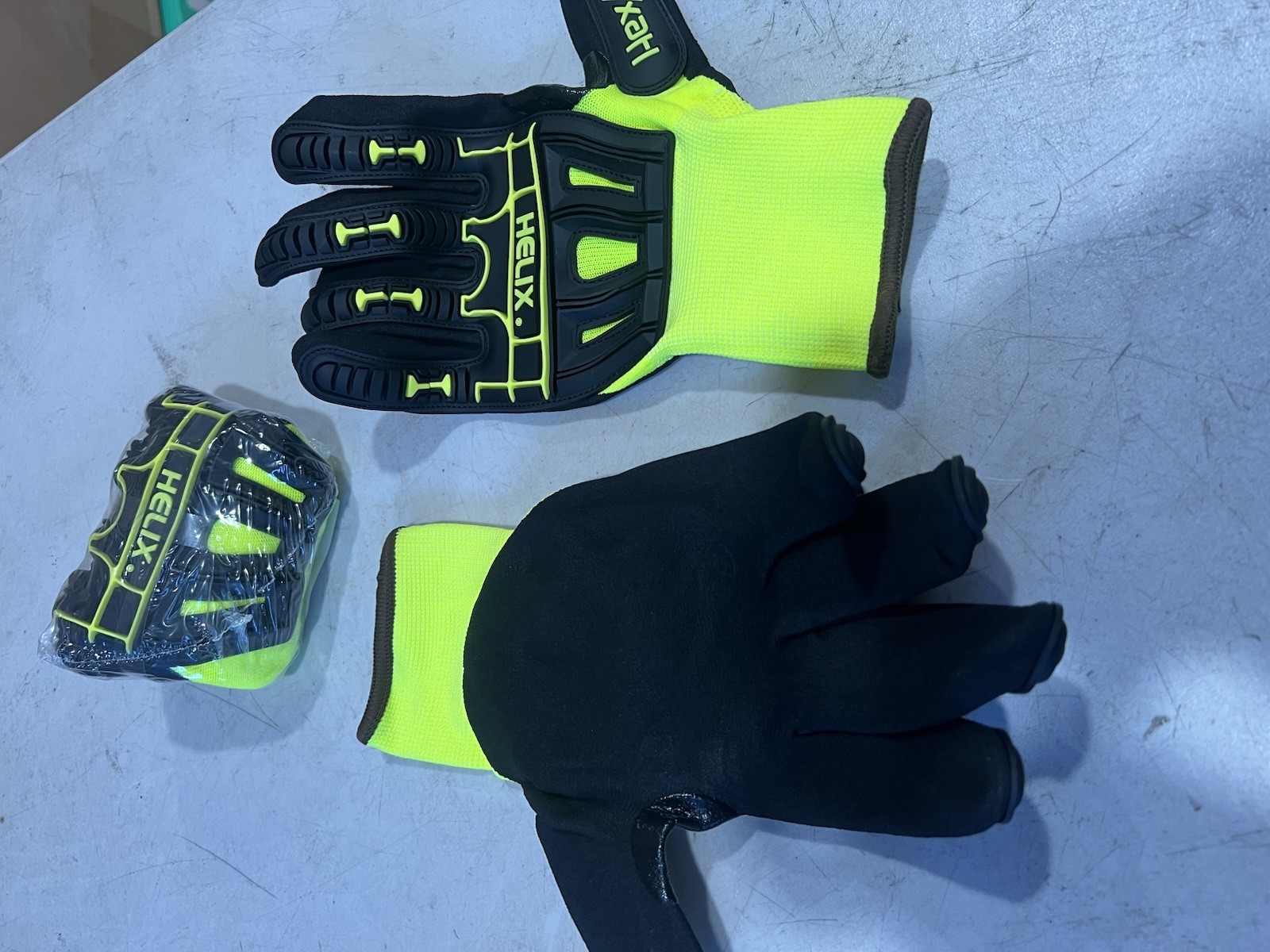 12 Pack HexArmor Helix 3006 TouchScreen Gloves – w/ ExoSkeleton. Size: 10/XL