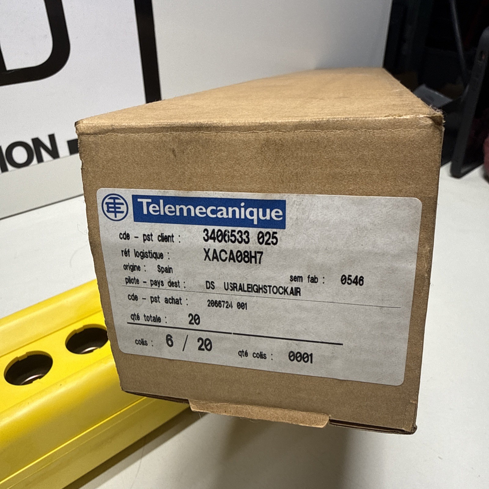 SCHNEIDER ELECTRIC XAC-A08H7 M-138