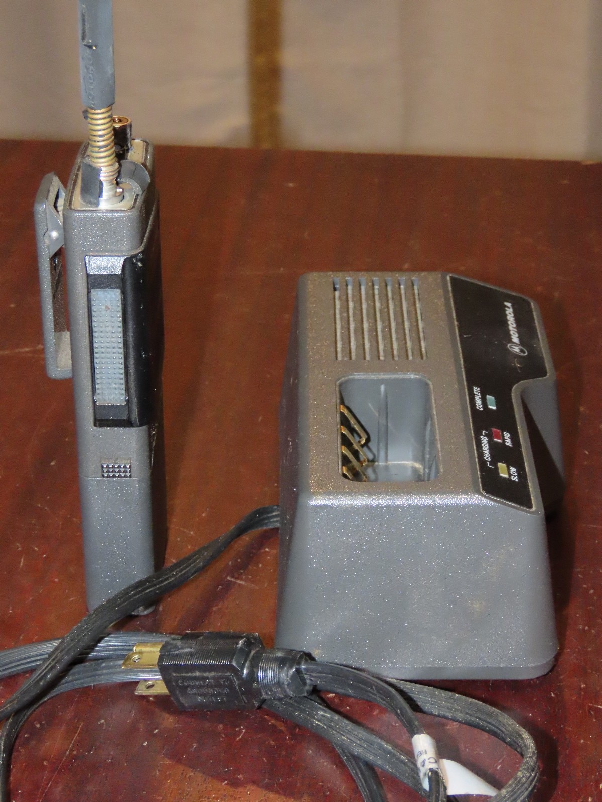 Motorola EXPO Portable Radio Handie Talkie With Charger untested