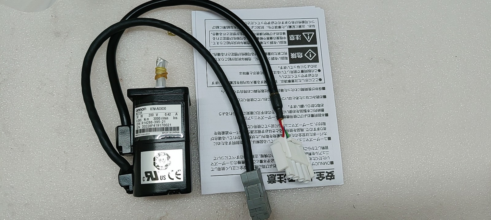 One Omron servo motor R7M-A03030 NEW-
