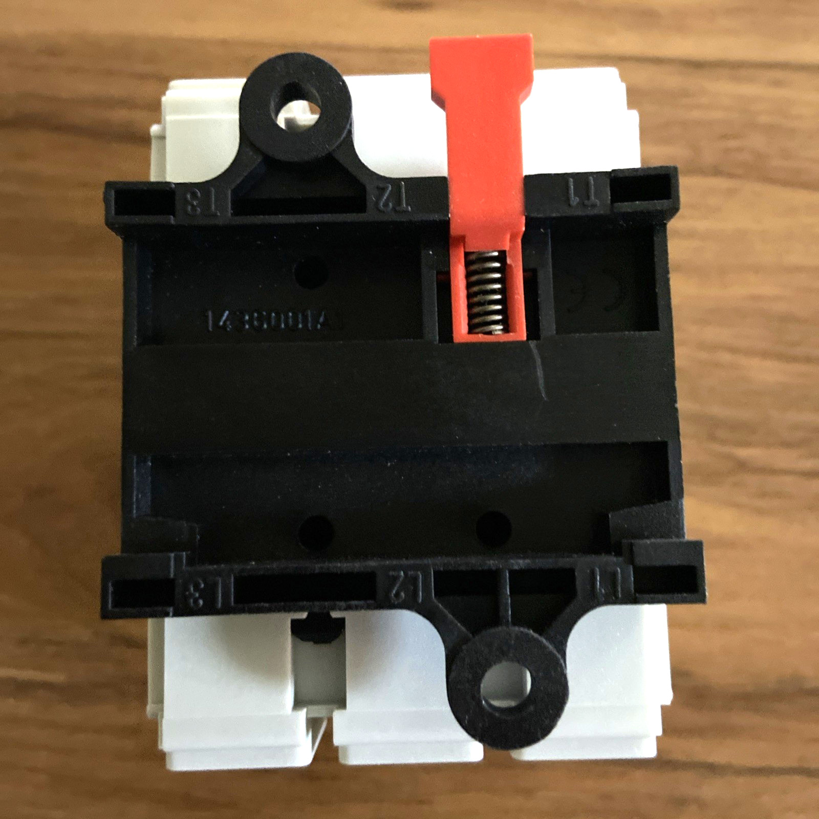 Telemecanique V4 80A 3 Pole Isolated Load Break Switch