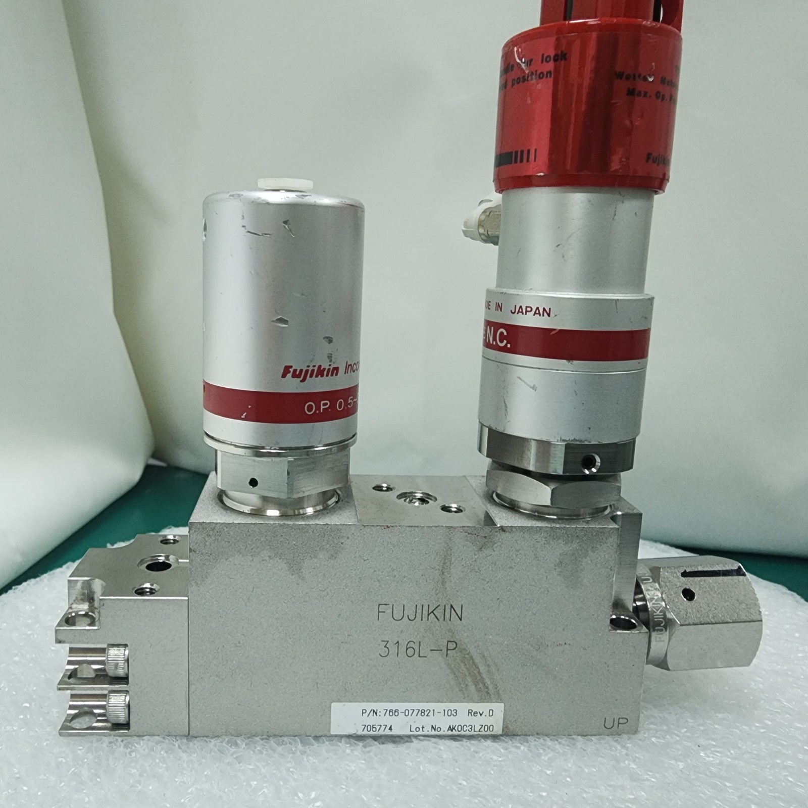 Lam 766-077821-103 Rev D,Fujikin 2xO.P. 0.5~0.6 Mpa Type NC Valve Assy,Use+97338