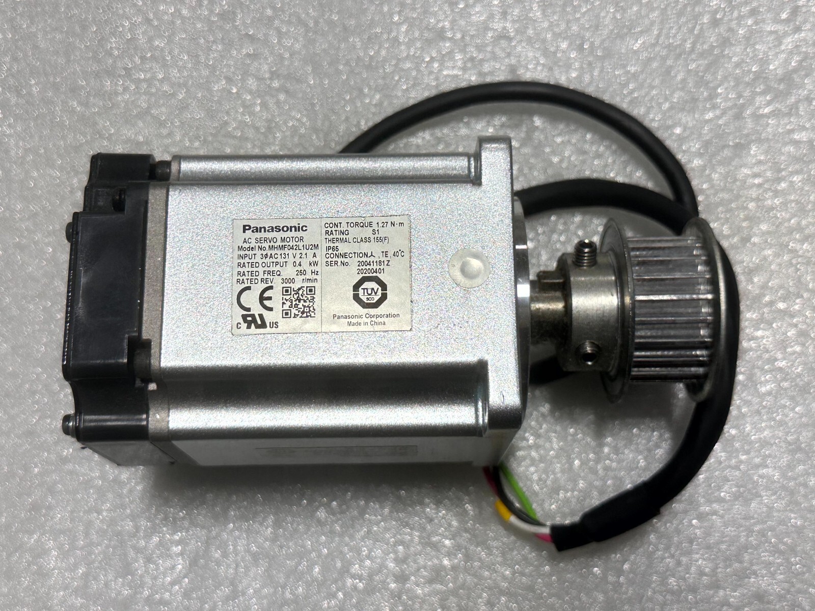 Panasonic MINAS A6 AC Servo Motor MHMF042L1U2M, 131VAC, 3PH, 2.1A, 400W, IP65