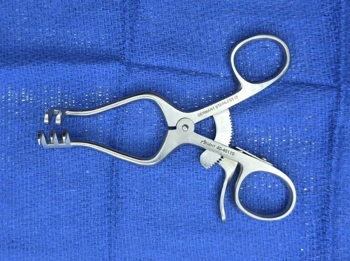 Argent Weitlaner Retractor 4.5″ 2×3 Prong Blunt – 5 Count Sold Separately